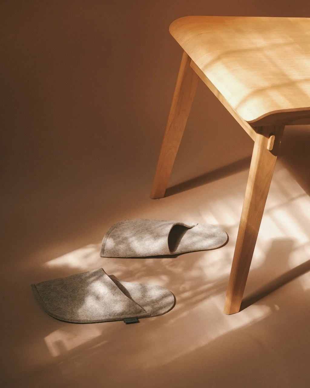 Kaaita_Slippers_still lifestyle_Hana Jelovcan_8 Large.jpeg