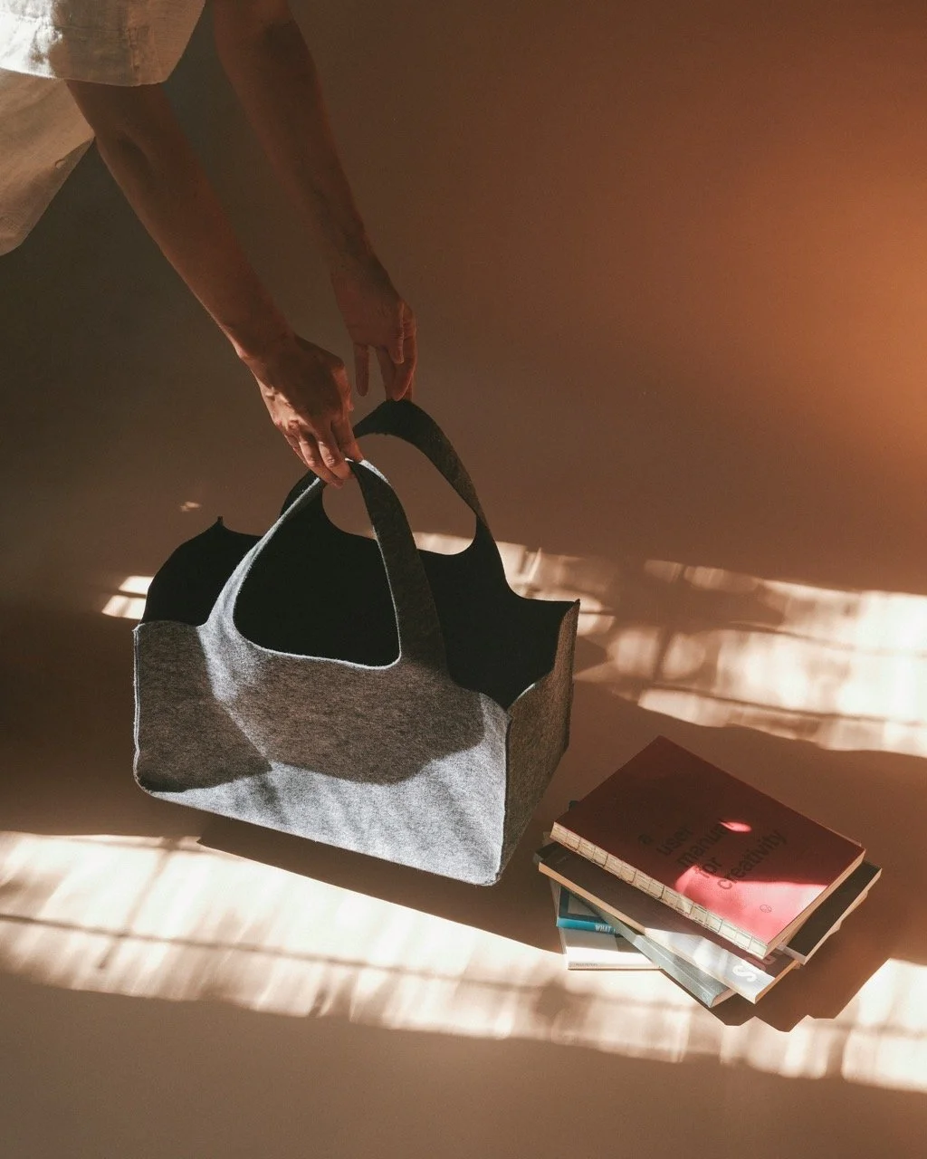 Kaaita_Storage bag_potosi_grey_still lifestyle_Hana Jelovcan_1 Large.jpeg
