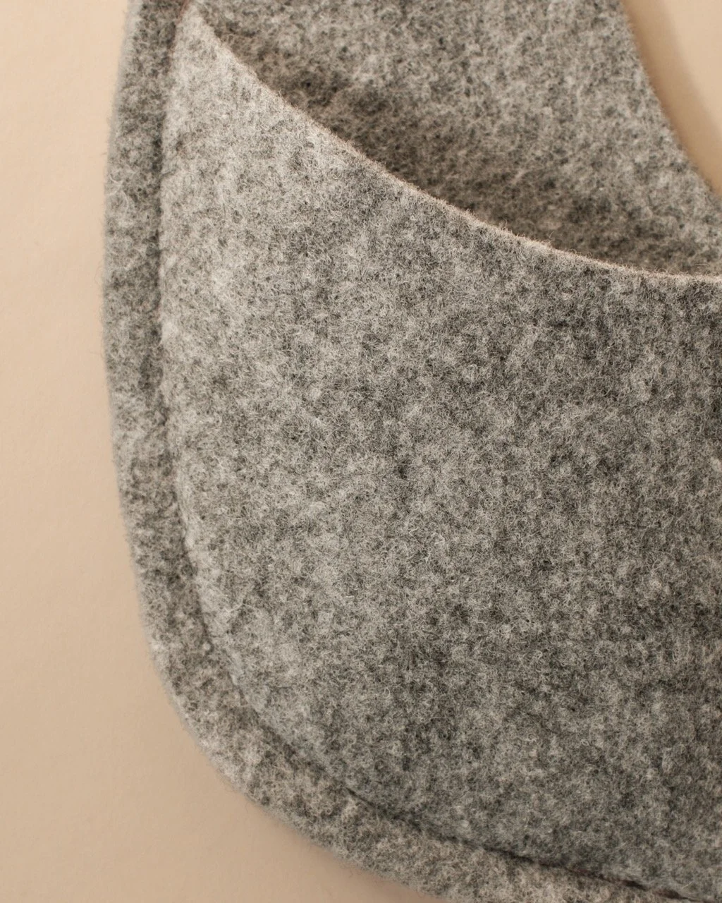 Kaaita_Kids_Pure Non-Slip_RePett_Grey_Hana Jelovcan_04 Large.jpeg