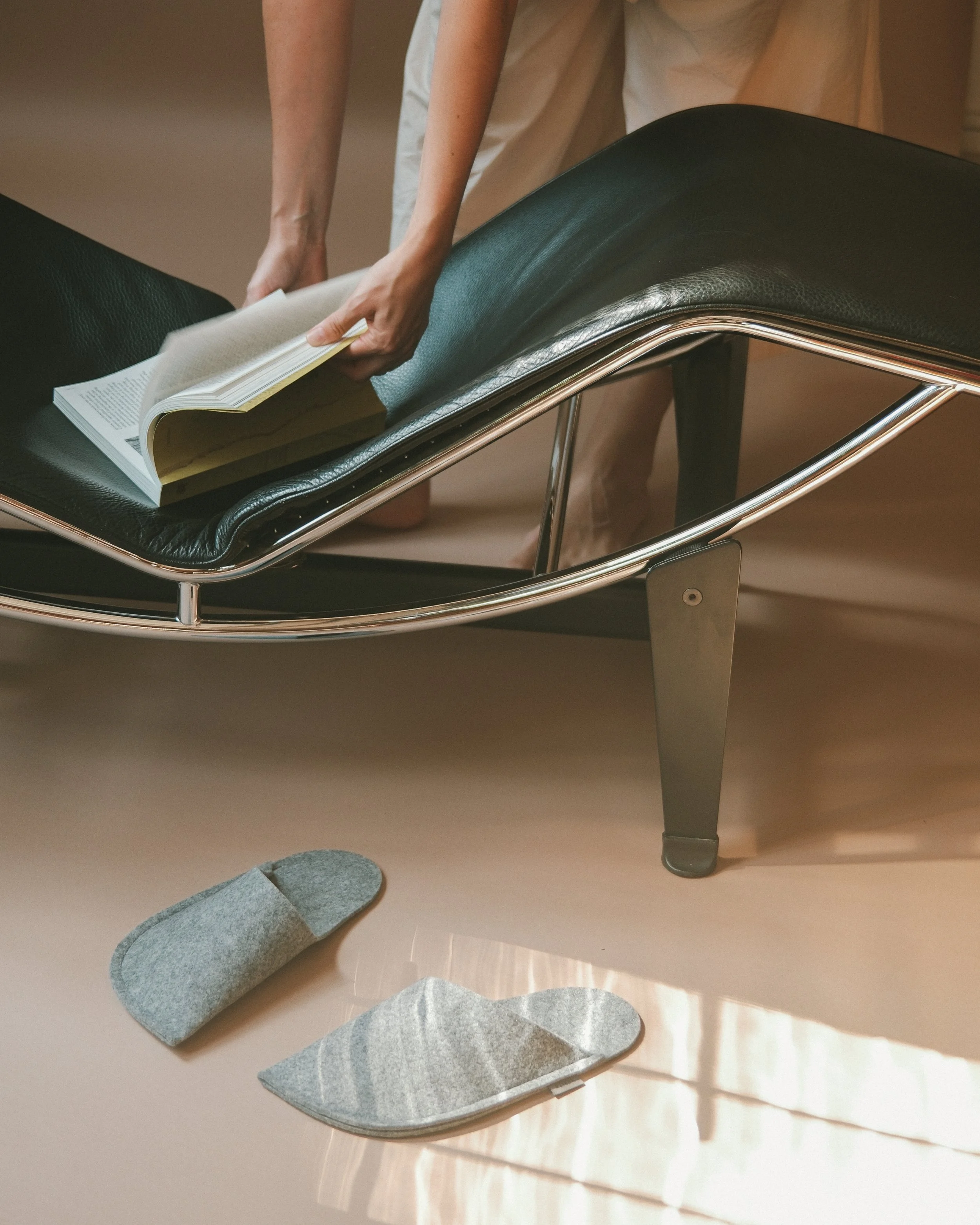 Kaaita_Slippers_still lifestyle_Hana Jelovcan_23.jpg