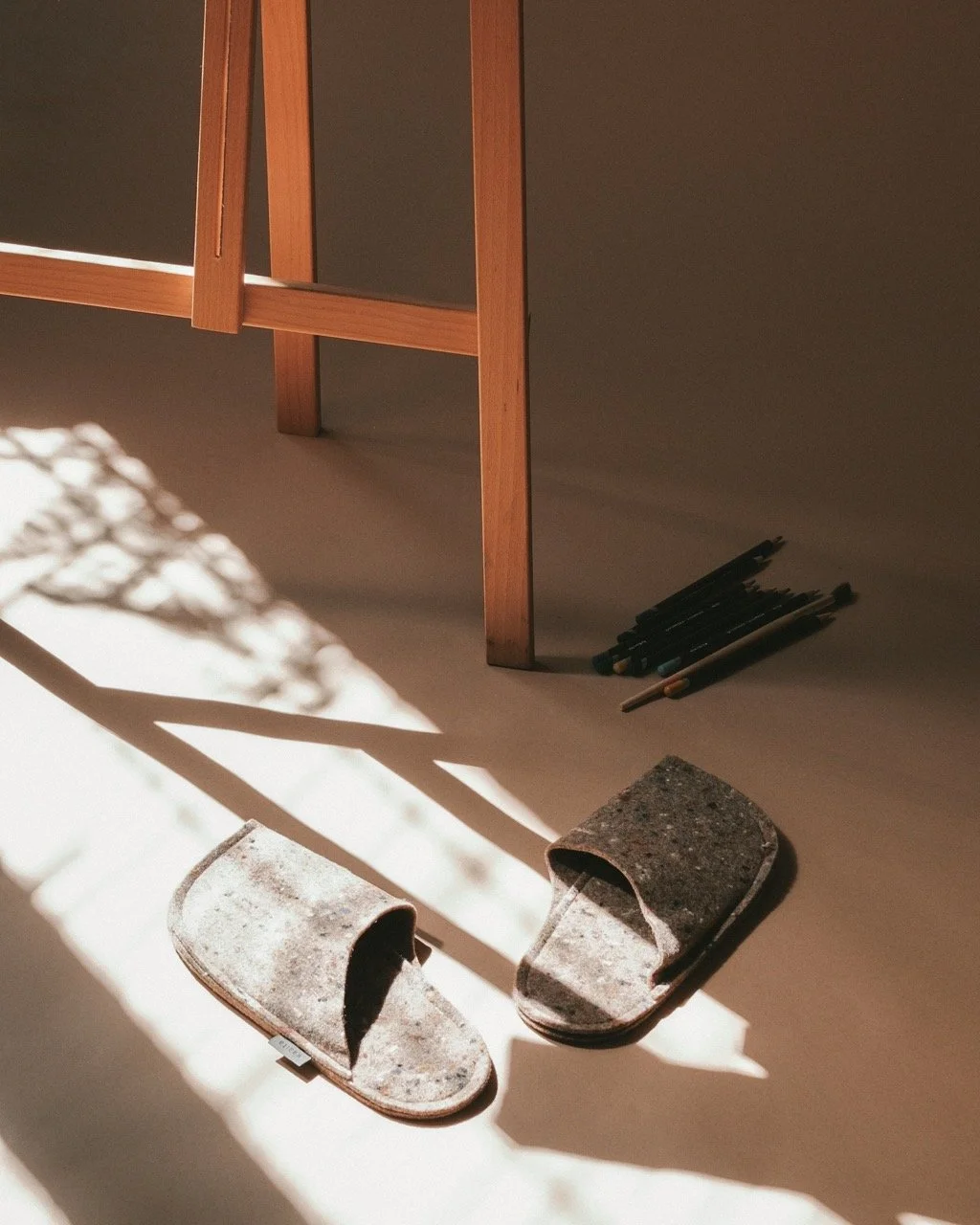 Kaaita_Slippers_still lifestyle_Hana Jelovcan_11 Large.jpeg