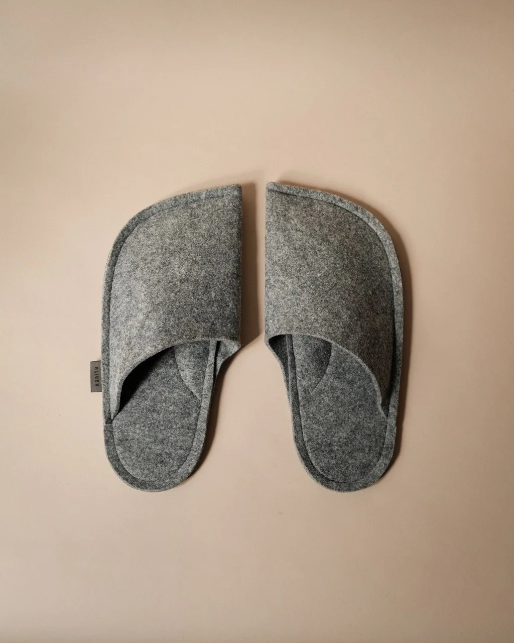 Kaaita_Aroma Non-Slip_RePett_Grey_Hana Jelovcan_01 Large.jpeg