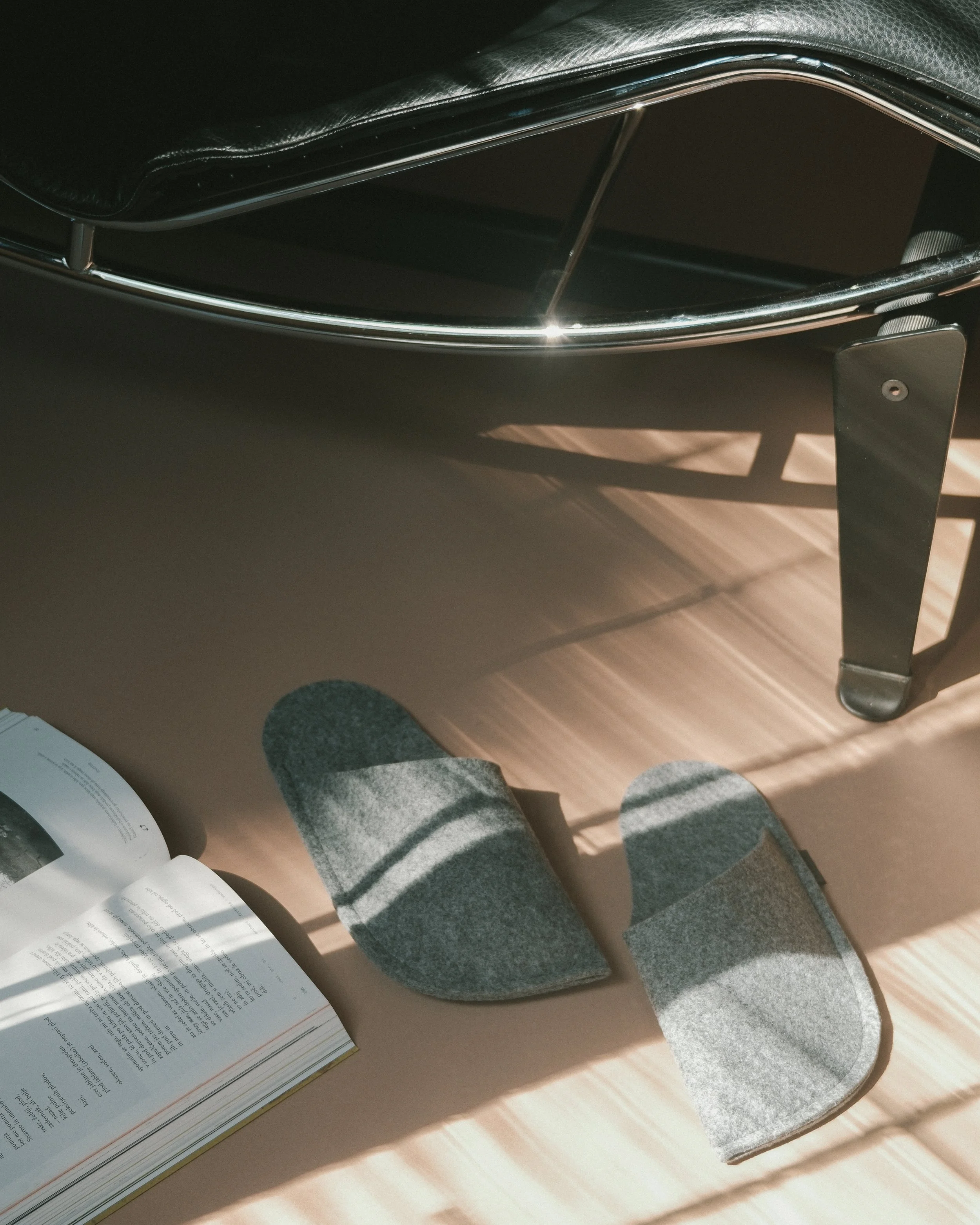 Kaaita_Slippers_still lifestyle_Hana Jelovcan_24.jpg