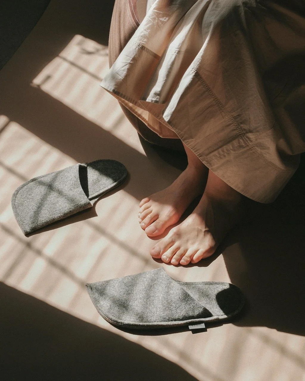 Kaaita_Slippers_still lifestyle_Hana Jelovcan_17 Large.jpeg