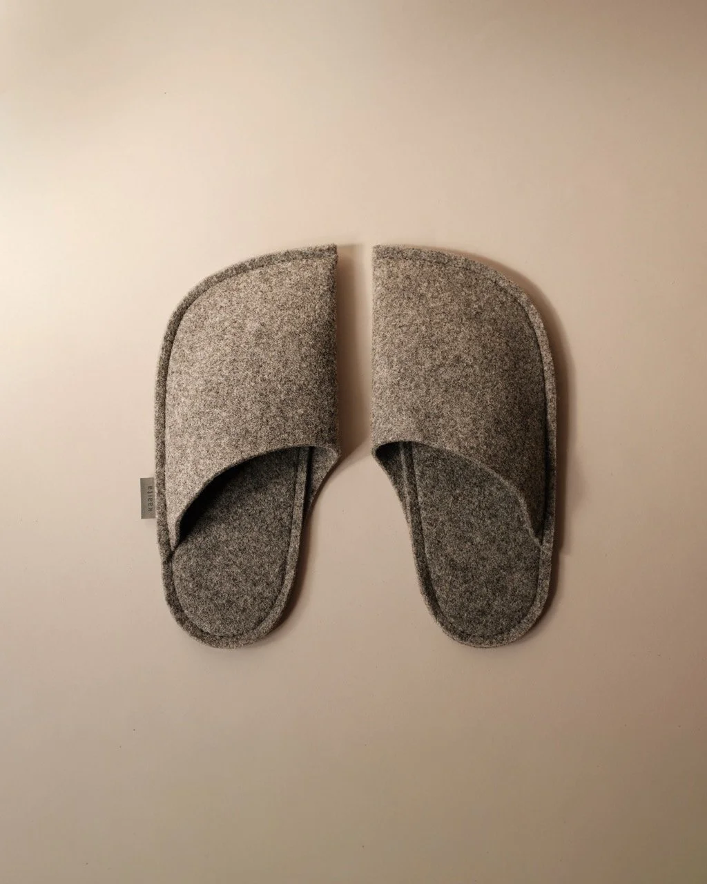Kaaita_Cosy Non-Slip_Kingwooly_Grey_Hana Jelovcan_01 Large.jpeg