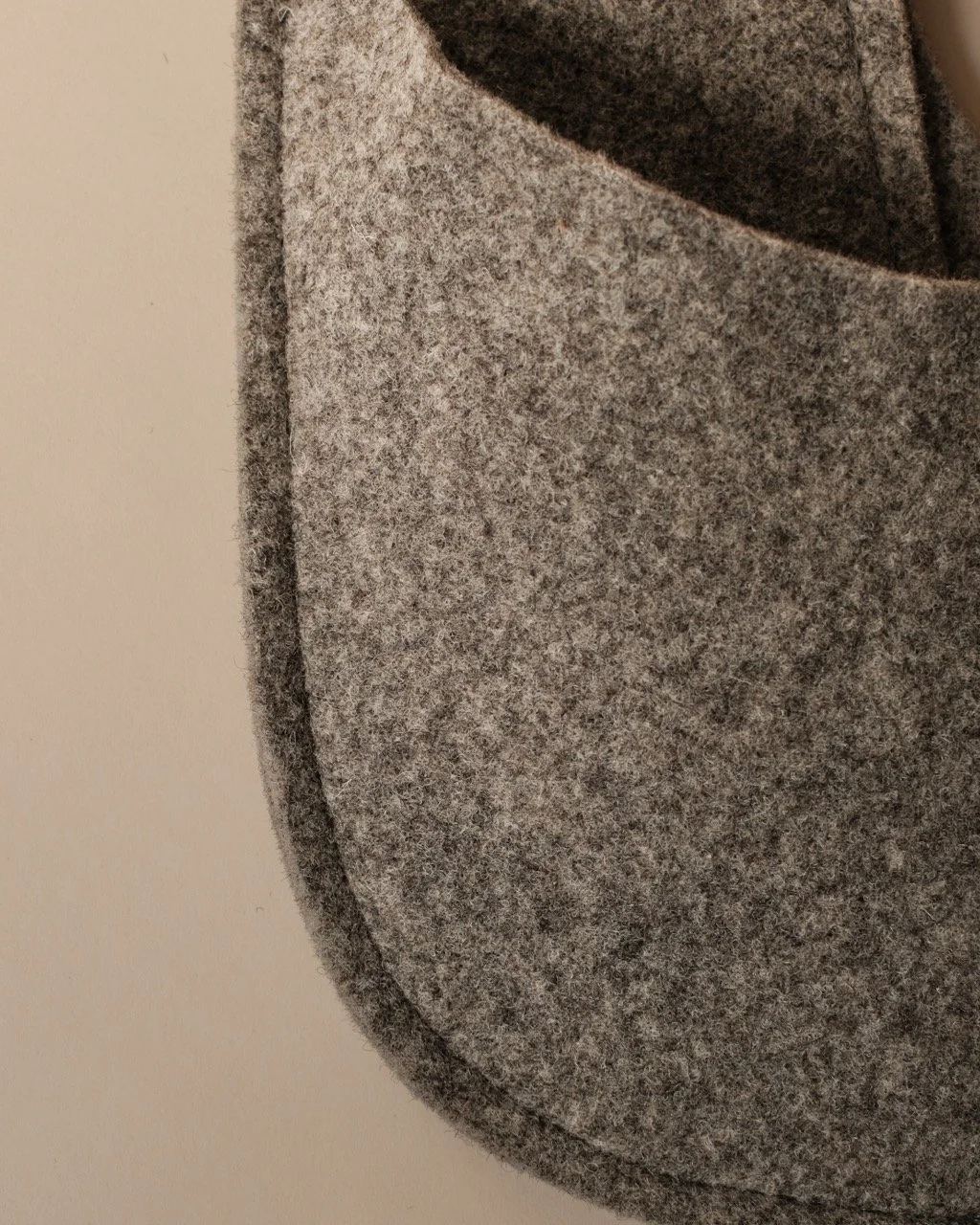 Kaaita_Cosy Non-Slip_Kingwooly_Grey_Hana Jelovcan_04 Large.jpeg