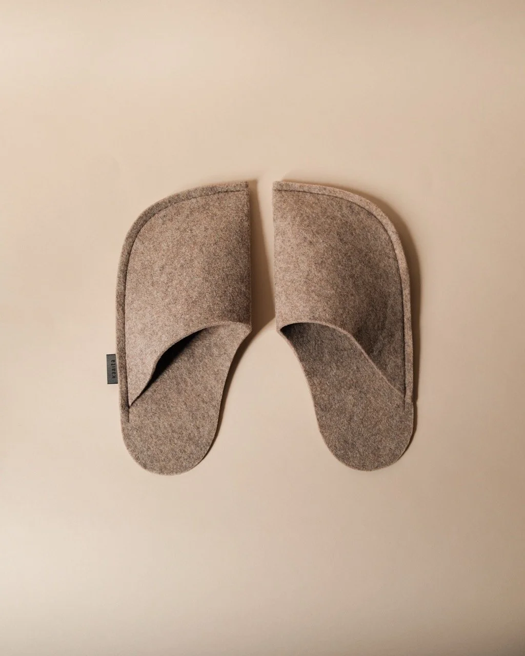 Kaaita_Pure Non-Slip_RePett_Beige_Hana Jelovcan_01 Large.jpeg
