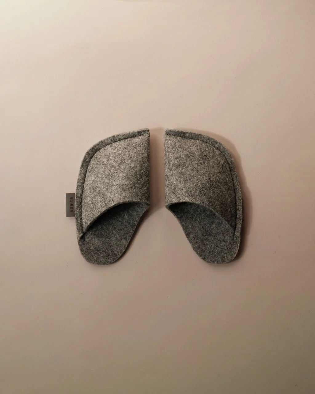 Kaaita_Kids_Pure Non-Slip_RePett_Grey_Hana Jelovcan_01 Large.jpeg