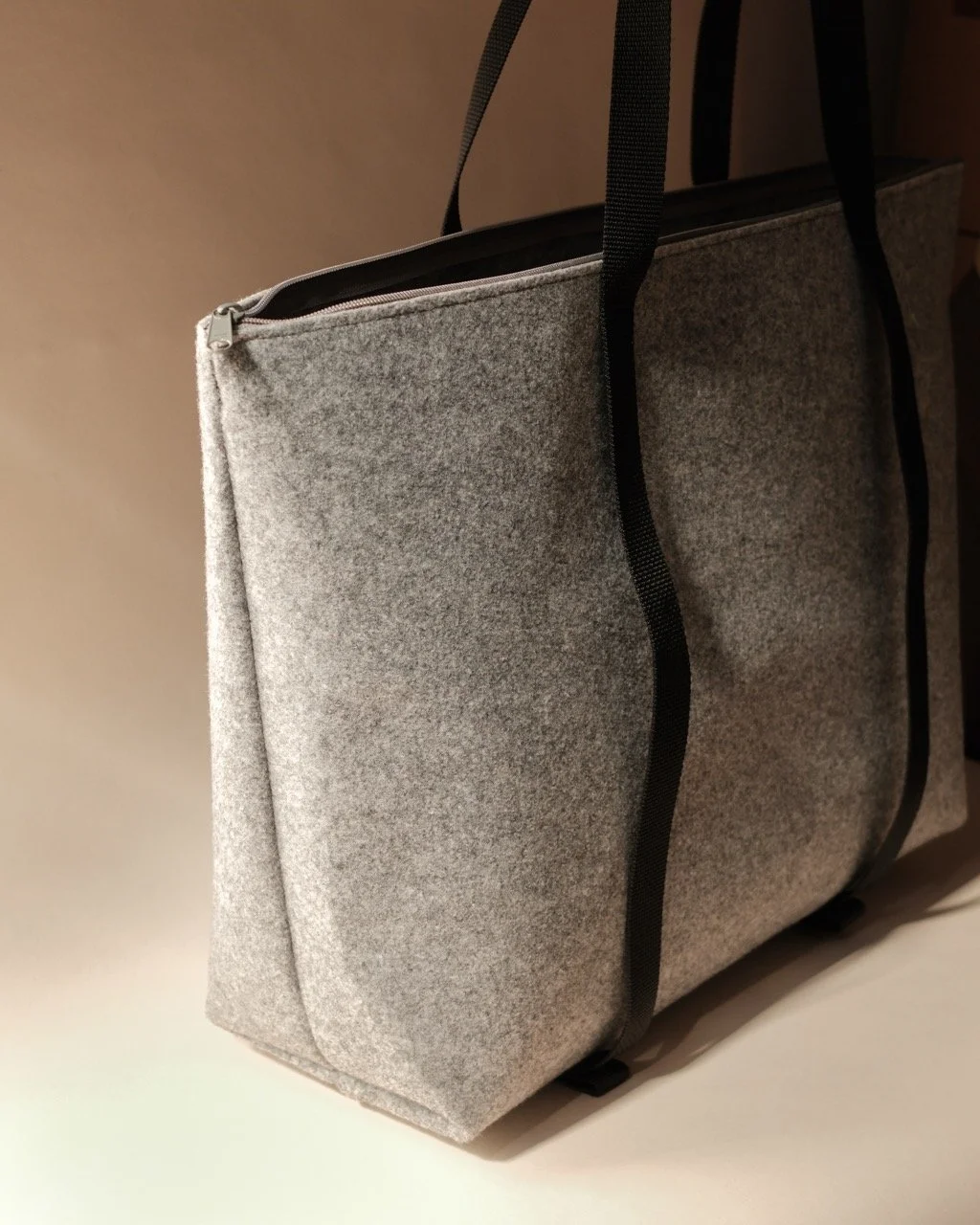 Kaaita_Wellness bag _Potosi_Light Grey._02 Large.jpeg