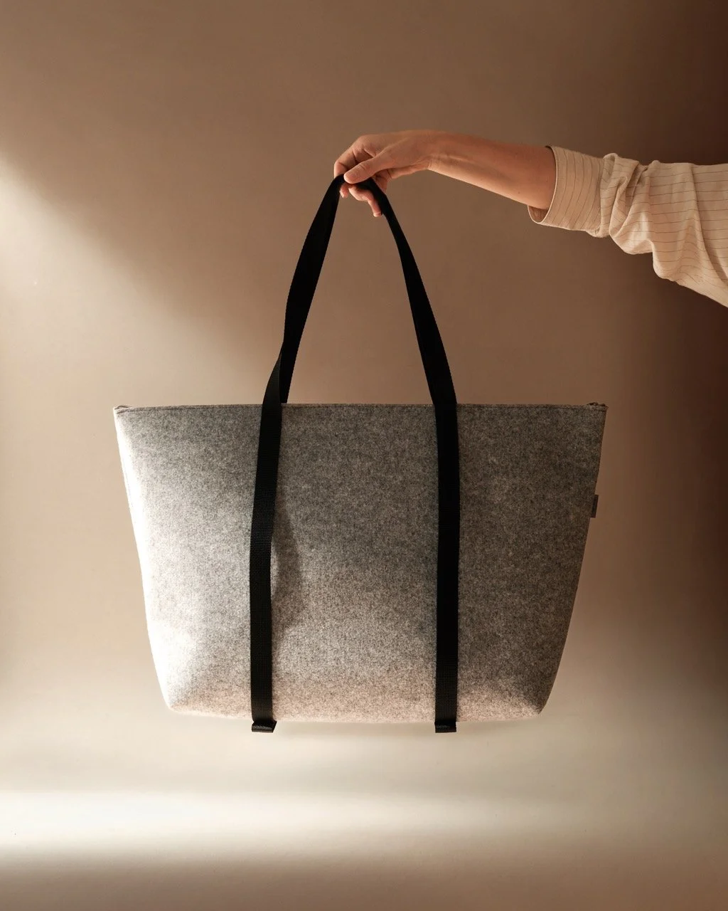 Kaaita_Wellness bag _Potosi_Light  Grey._01 Large.jpeg