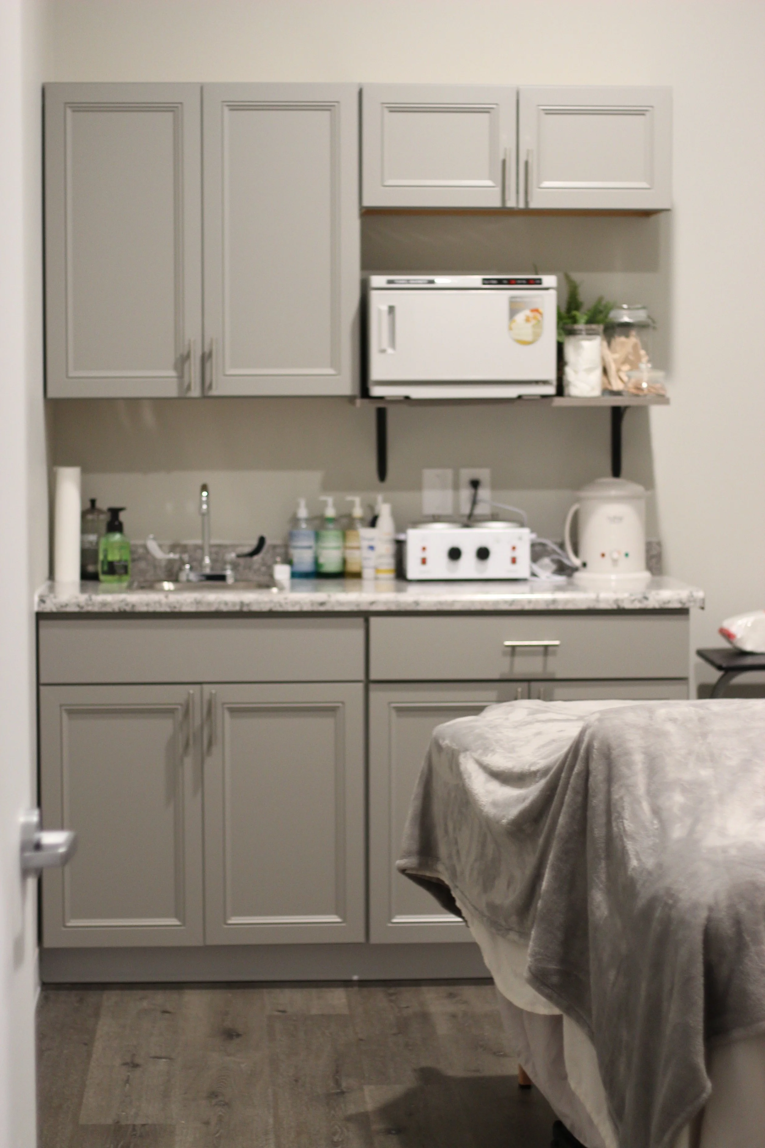 Private rooms for massages, facials, waxing and other body treatments.