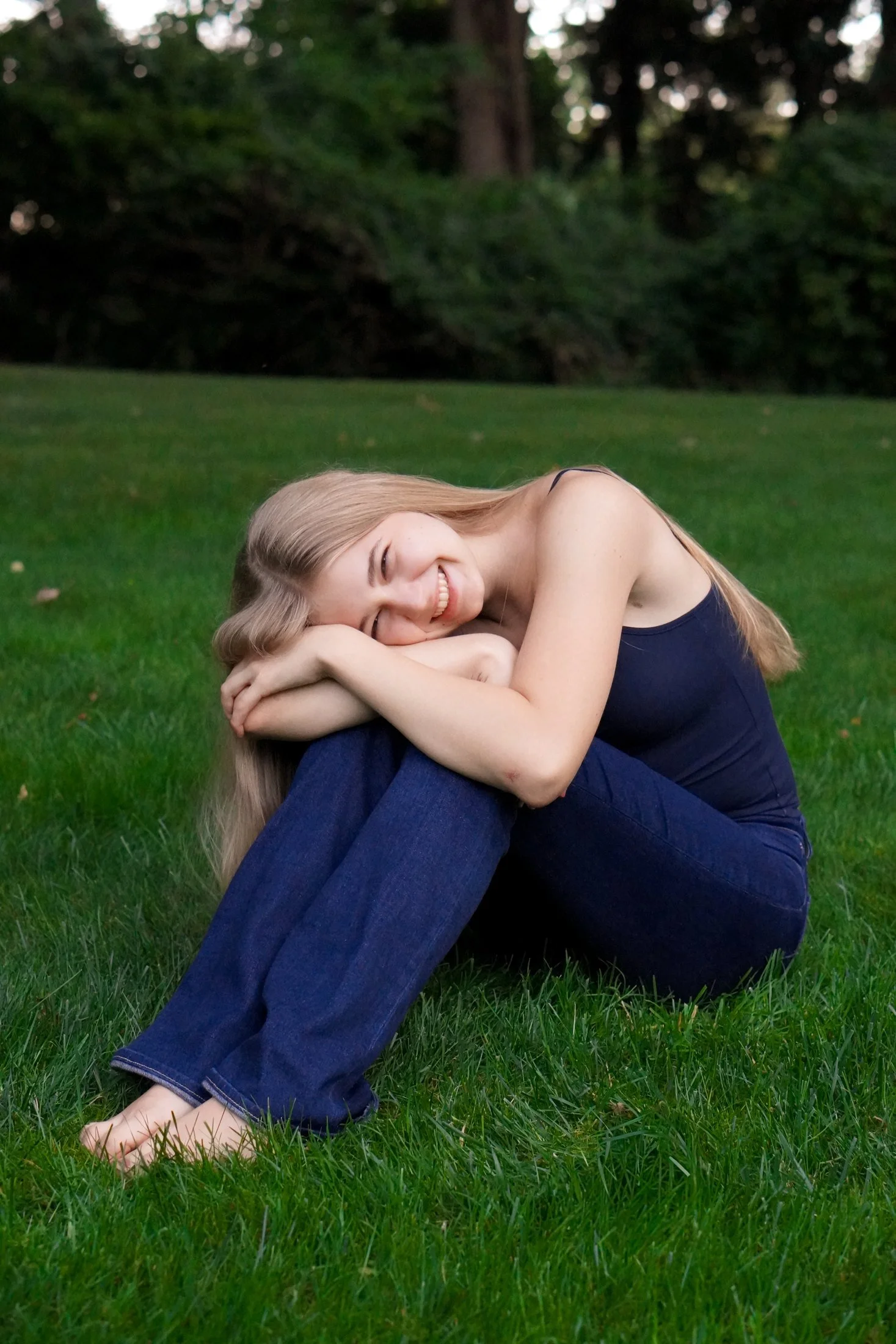 julia-morgan-05-laughing-in-grass.jpg
