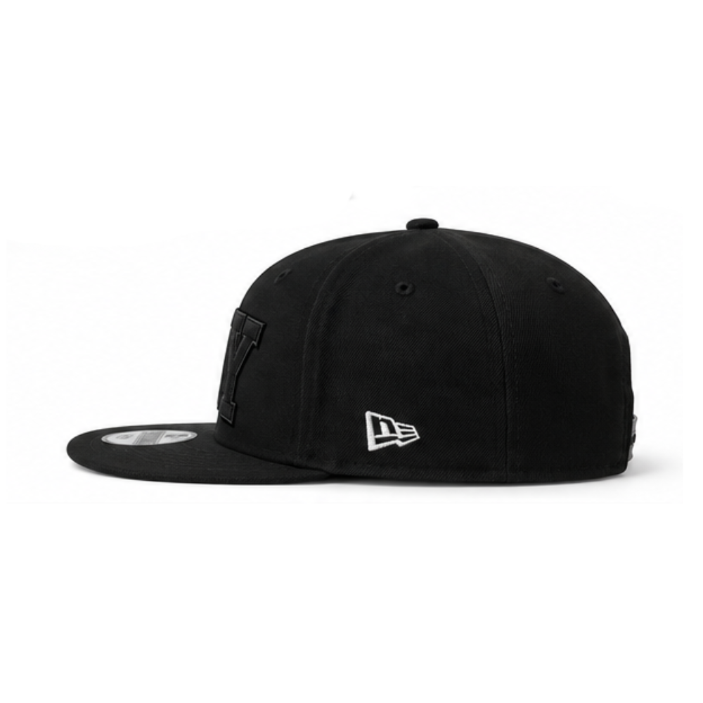 BLACK IVY HAT RIGHT.png