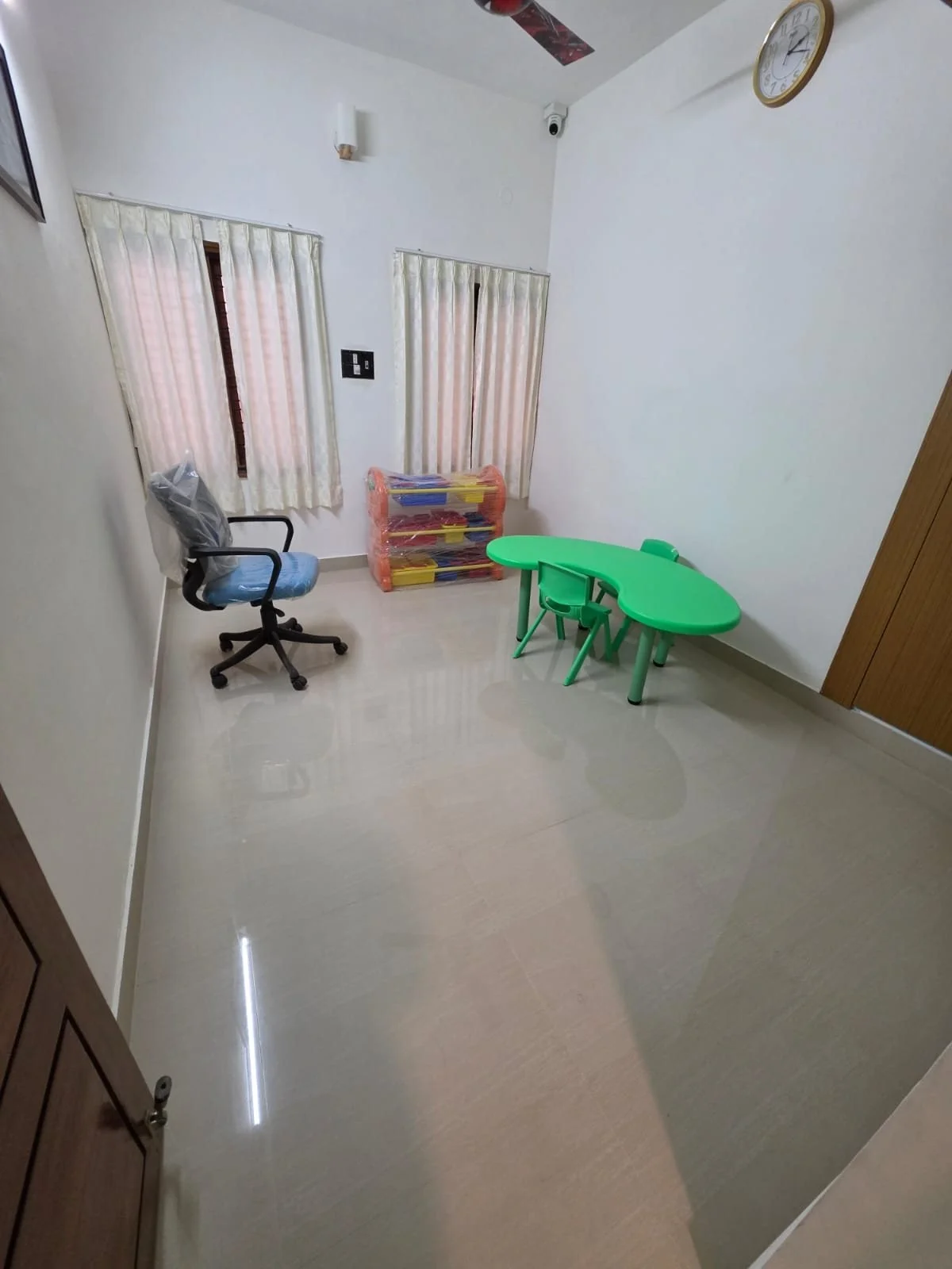 16-table-room.jpg
