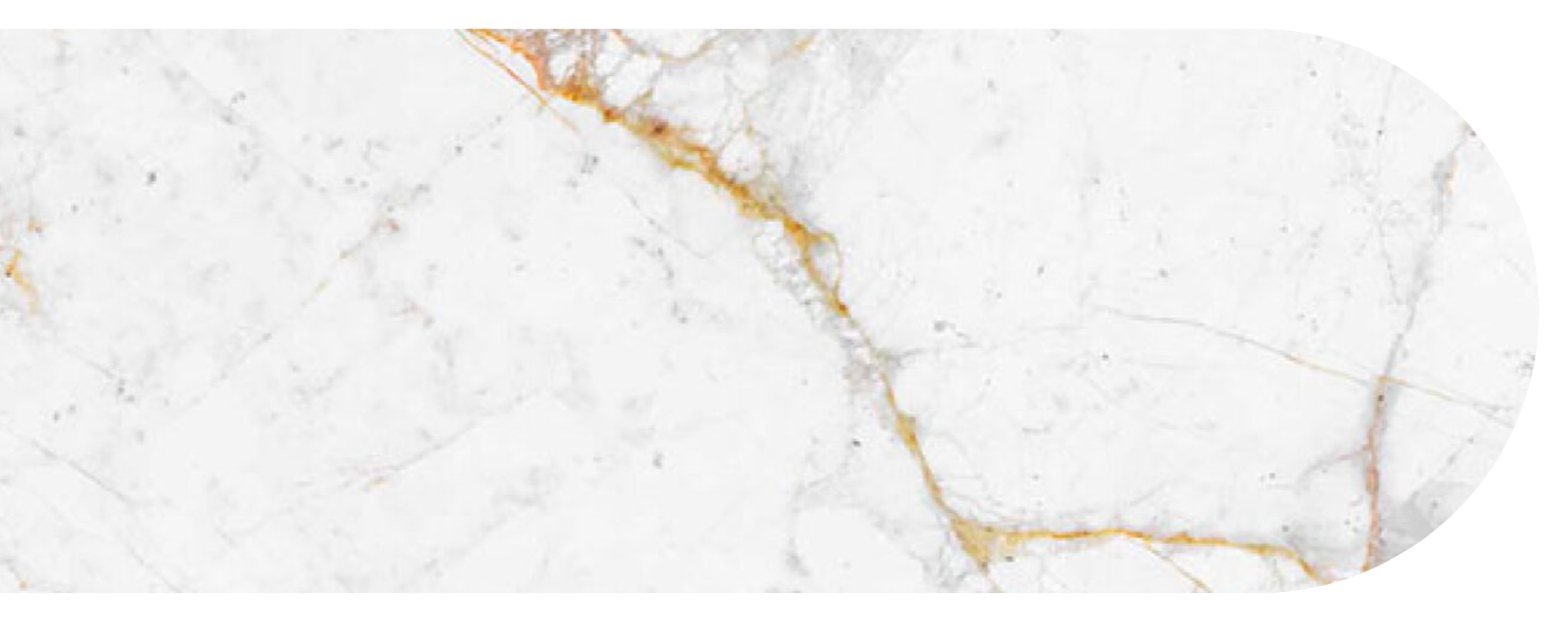 Superficie de mármol blanco con vetas doradas y grises.