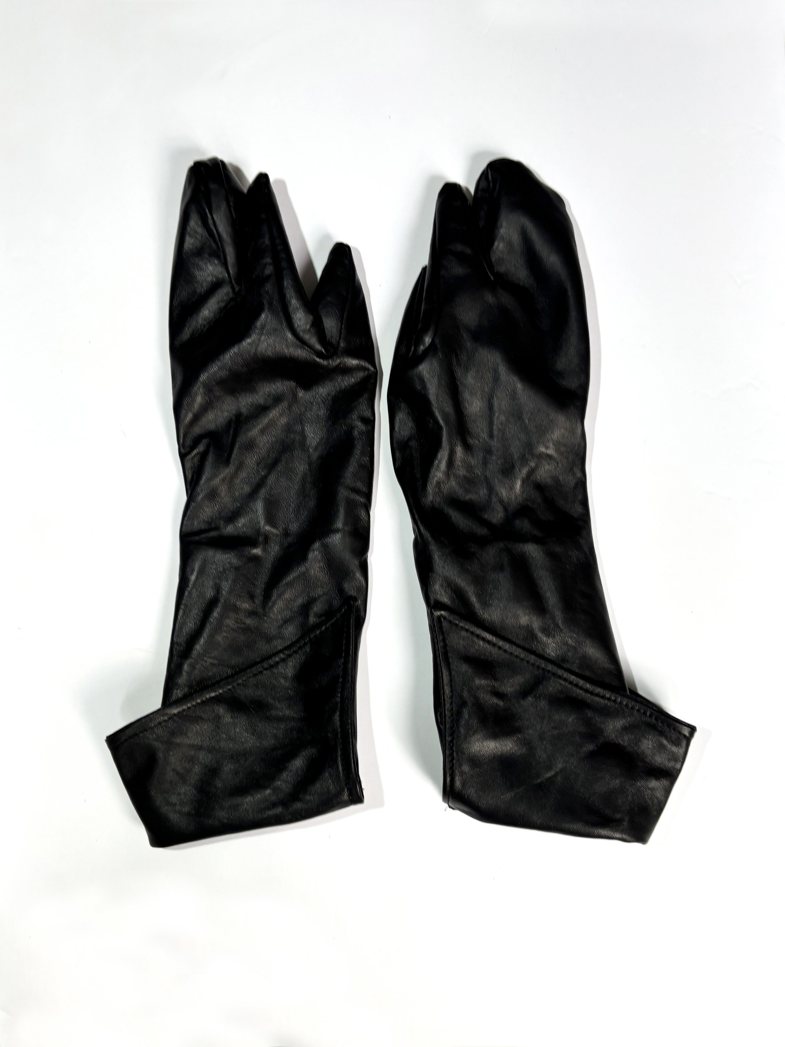LOBSTER_BLACKLEATHER_2.JPG