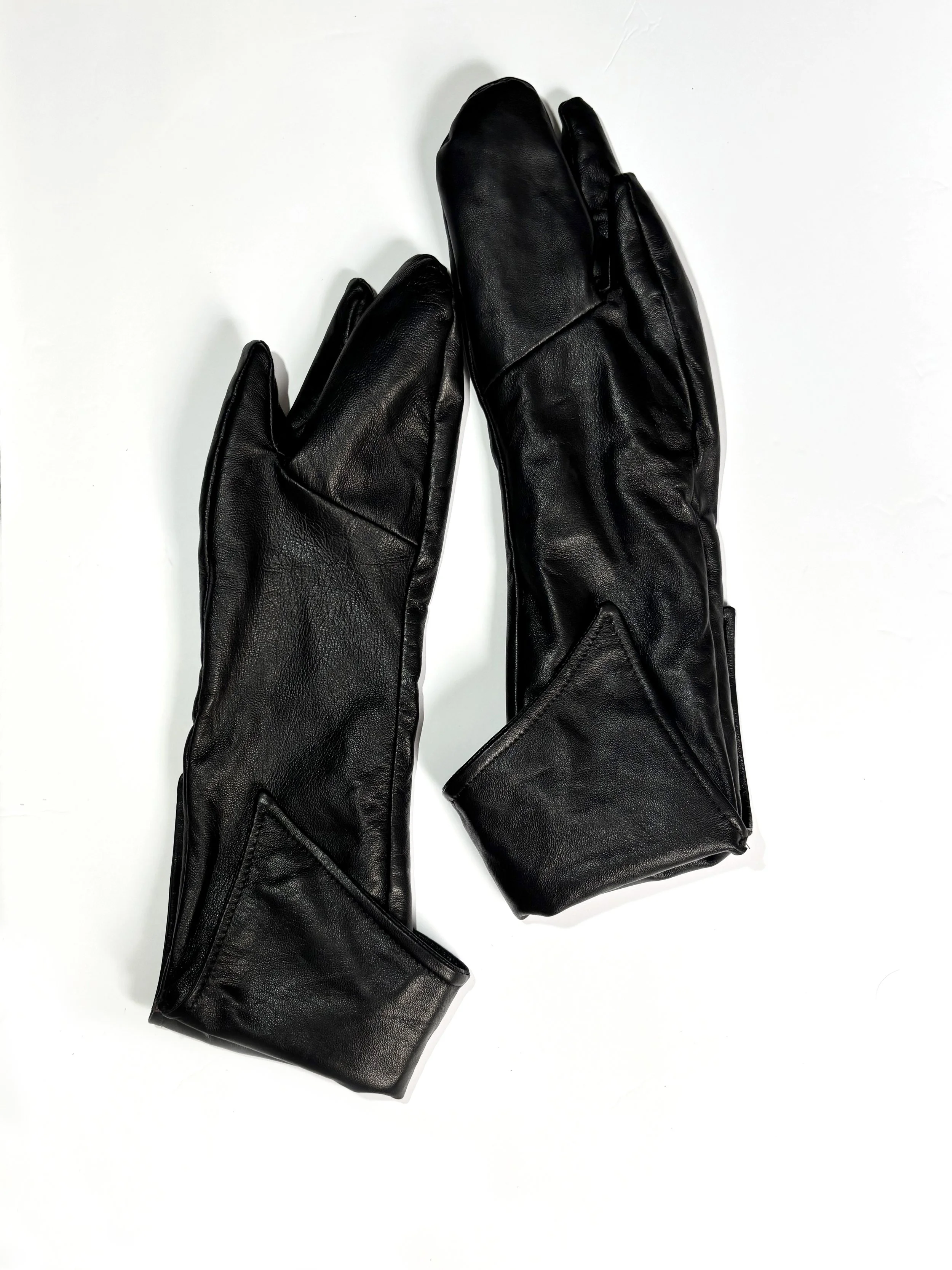 LOBSTER_BLACKLEATHER_3.JPG
