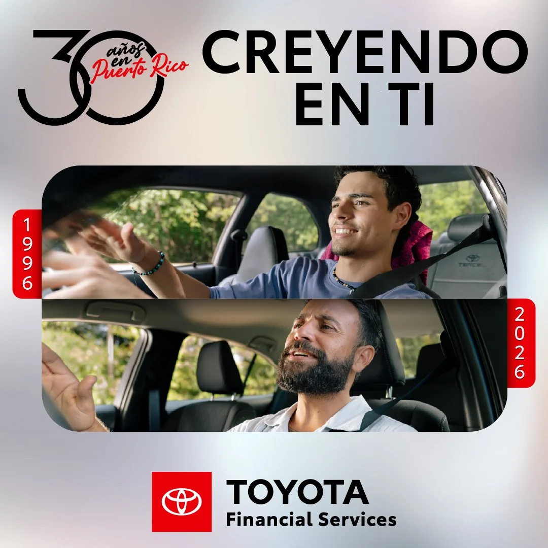 Toyota Financial Services display ad contrasting driving scenes from 1996 and 2026 under the “Creyendo en ti” campaign.