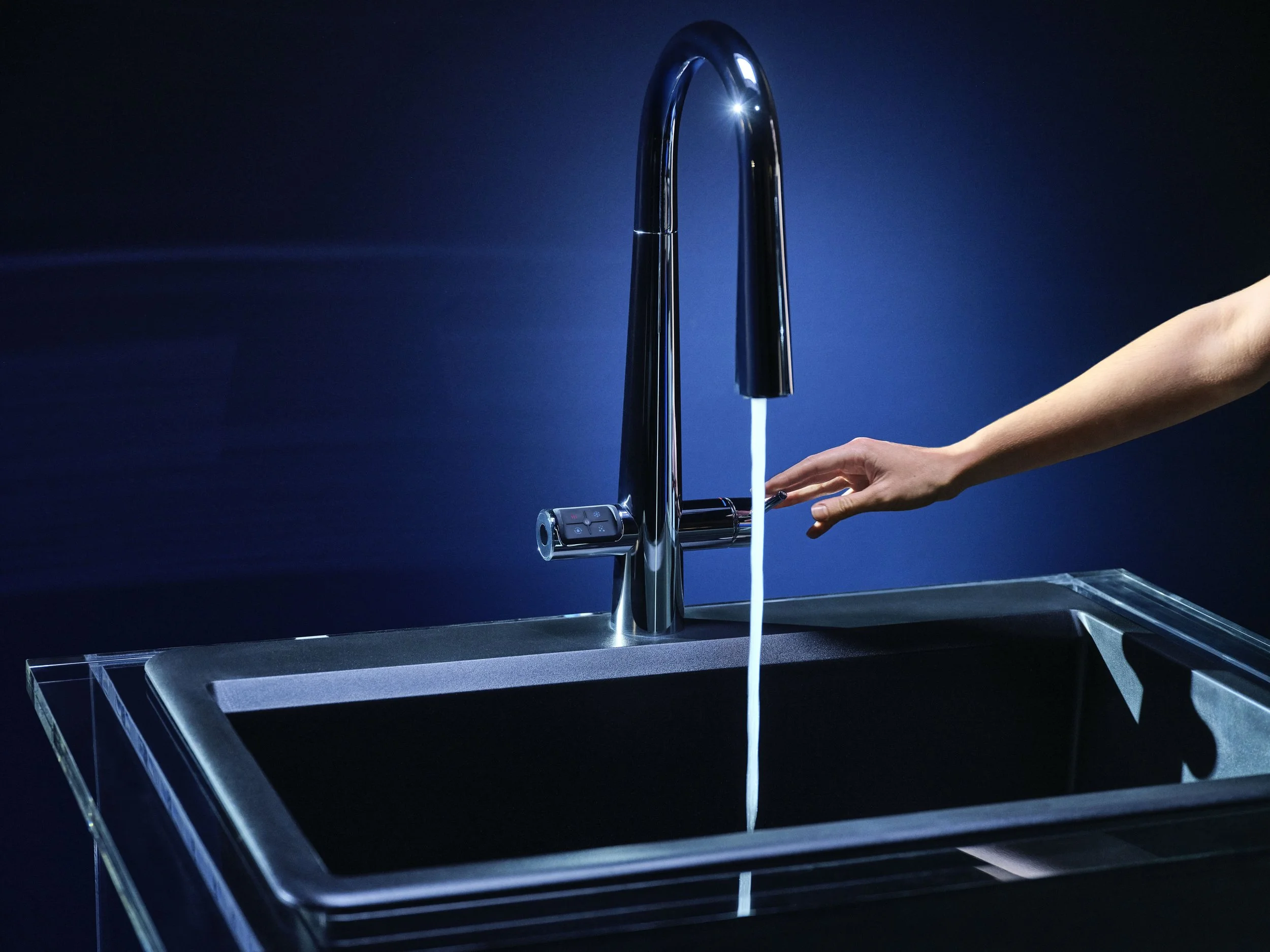 CULLIGAN2_06_HANDS_FAUCET_0692_edit_v3.jpeg