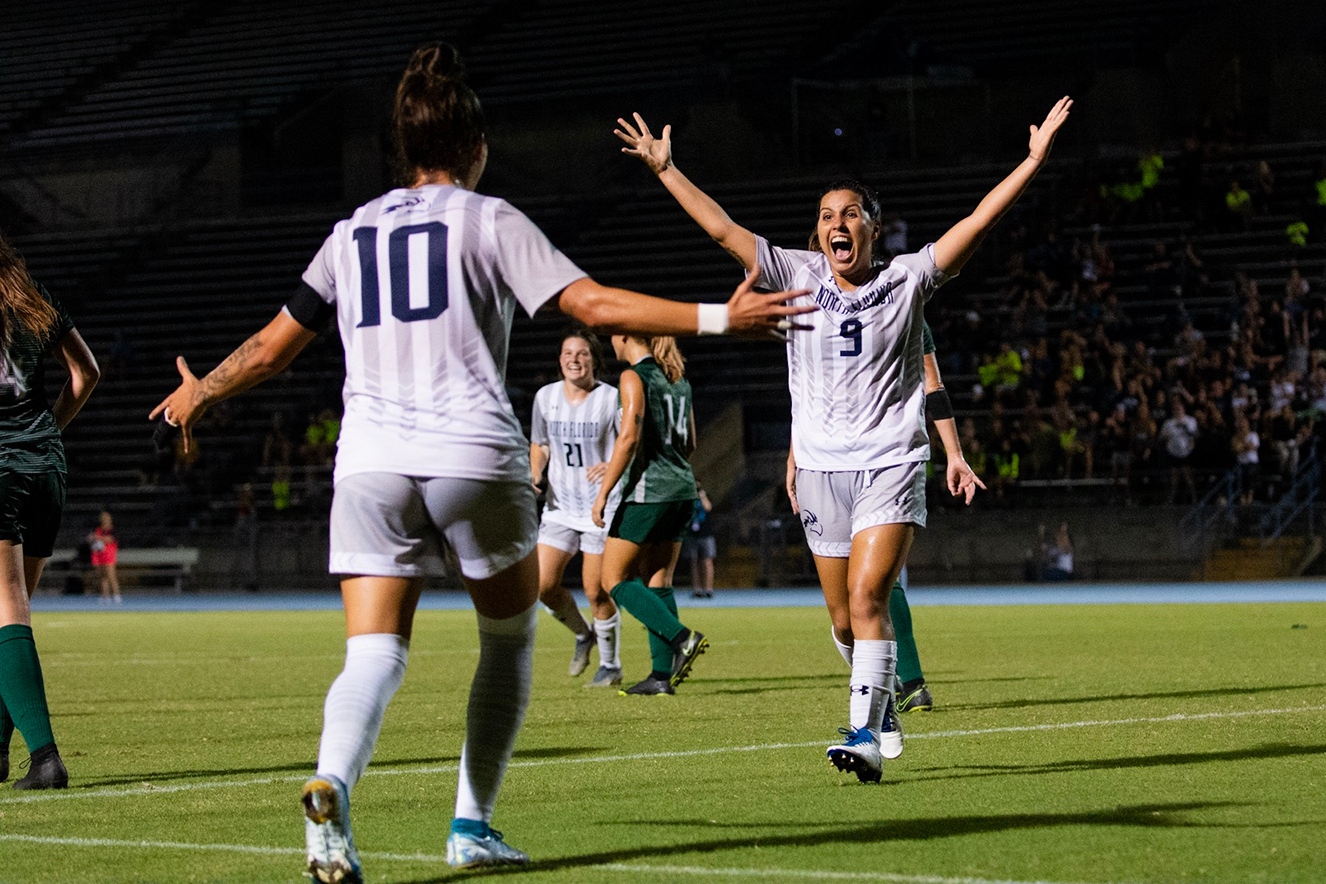 5fa0625306f13f5bd8faccc1_unf-wsoc-full.png
