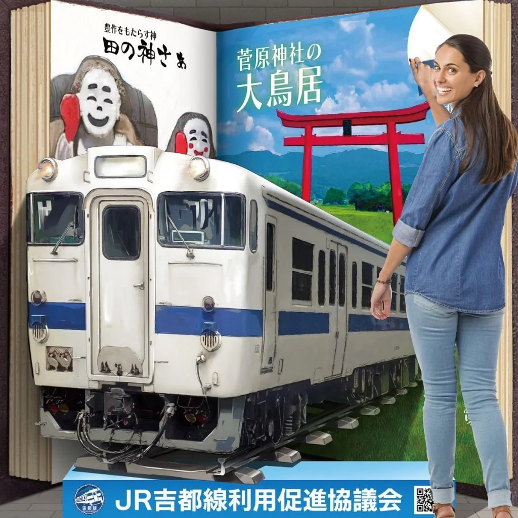 Station photo spot: a local train and a shrine gate burst out of the wall (Miyazaki, Japan)