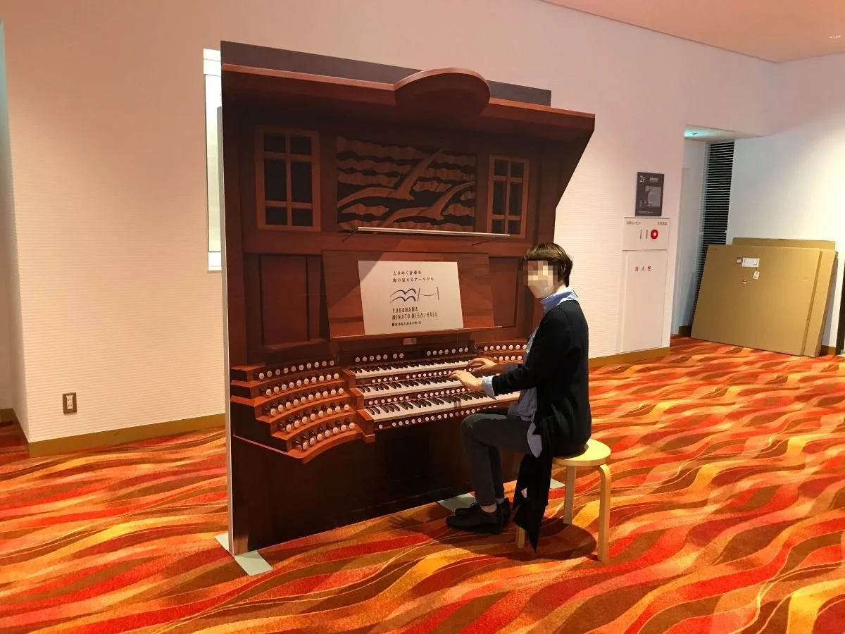 Concert hall photo spot: play the pipe organ (Yokohama, Japan)