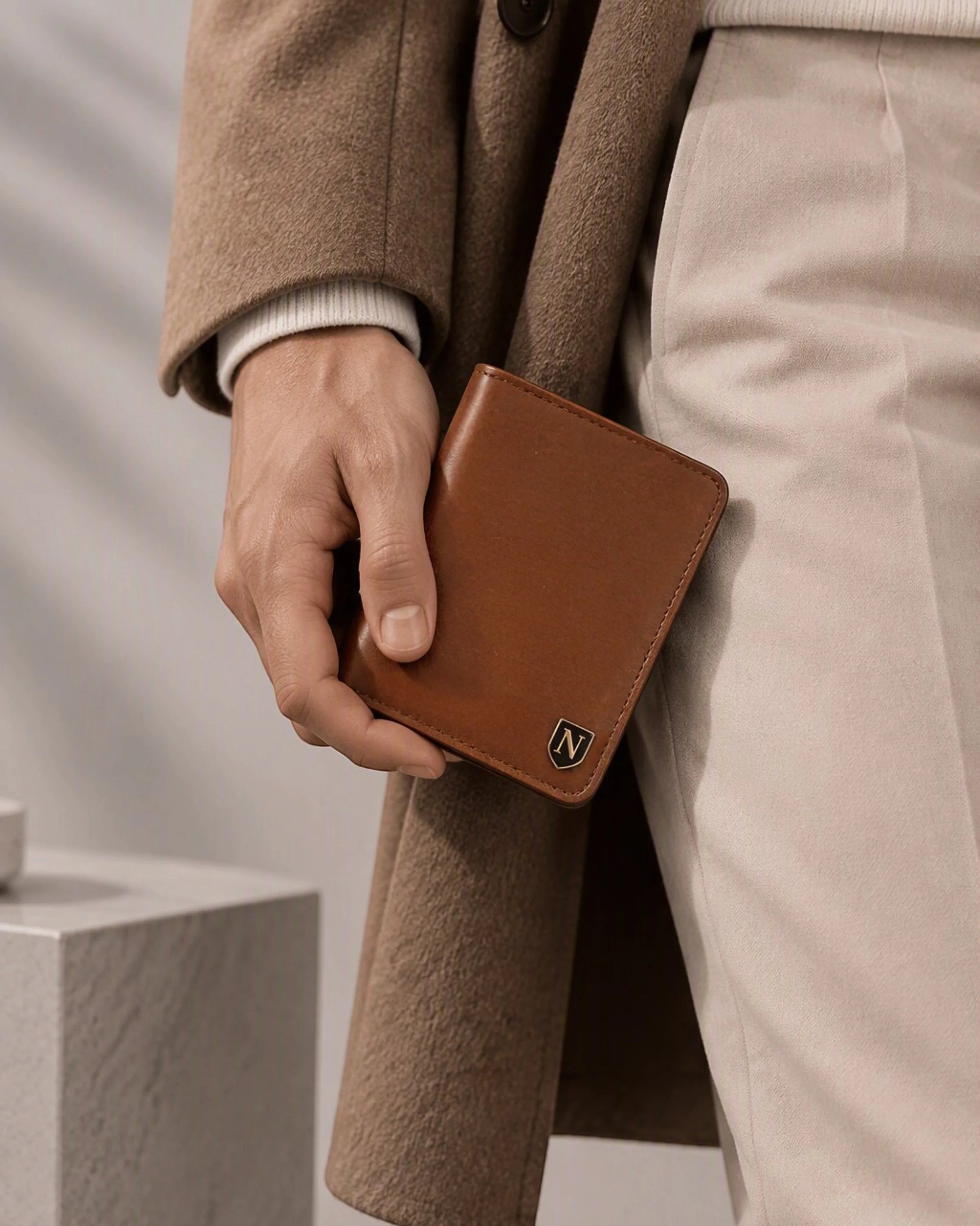 Fashion model with npreti short wallet .jpg