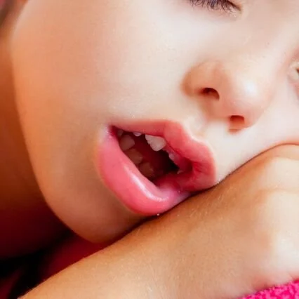 Child breathing through an open mouth