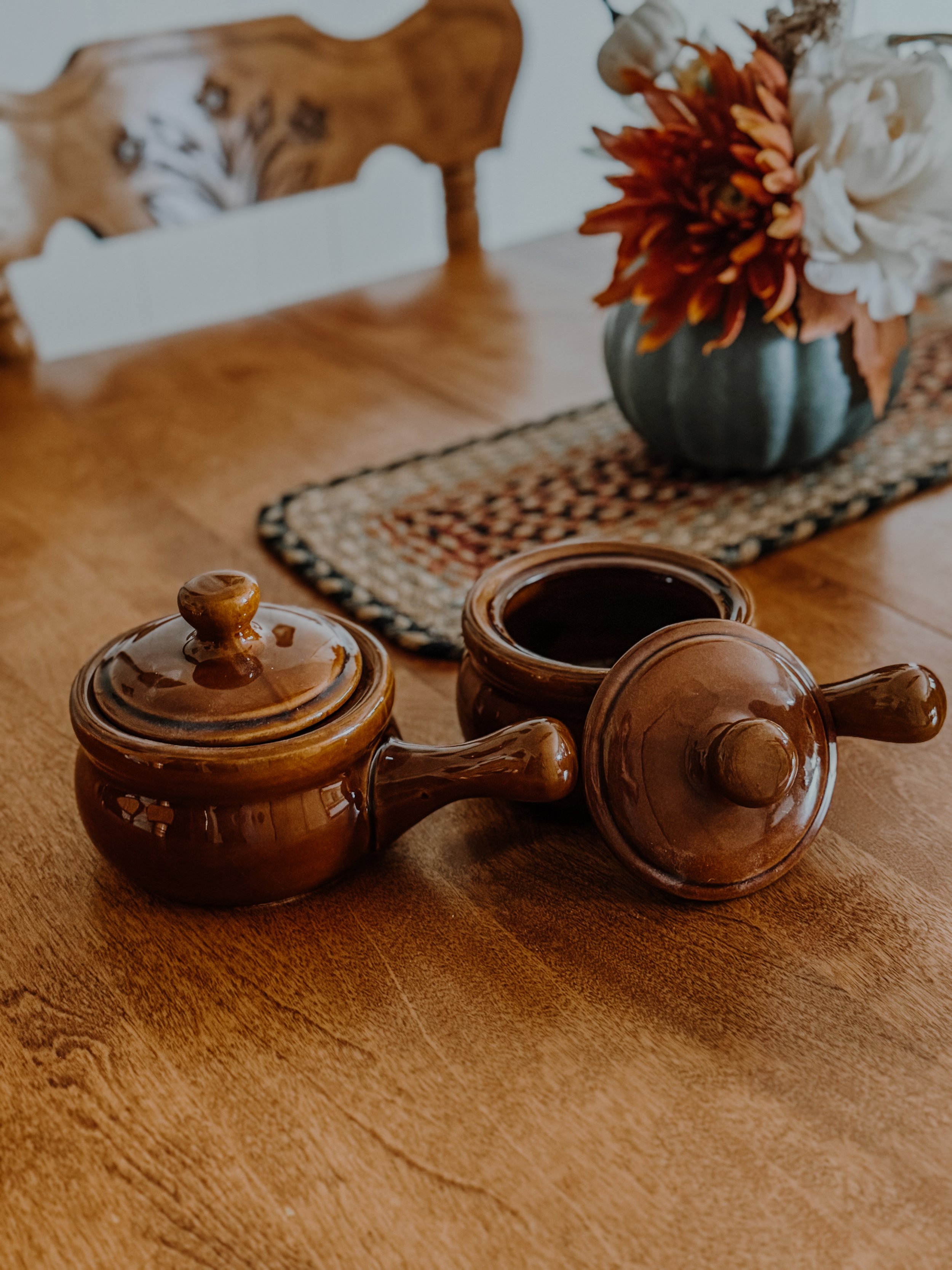 Vintage Brown French Onion Soup Bowls with Lids – Set of 2