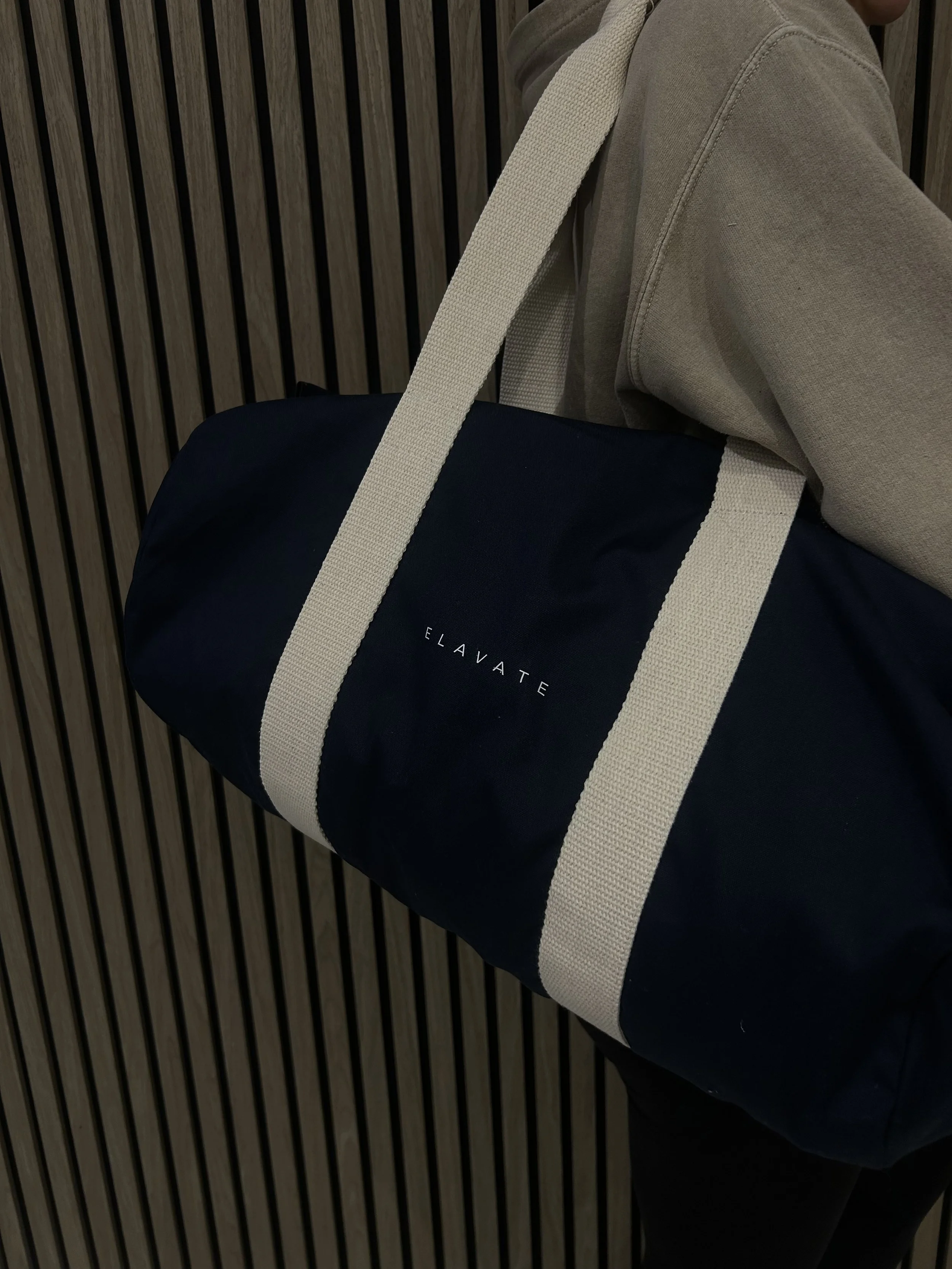 Essentials barrel bag