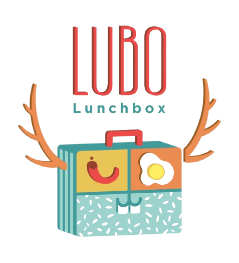 Grafisches Design mit Buchstaben 'LUBO' und einem Tierkopf mit Geweih, das eine lachende Gesichtsmaske trägt.