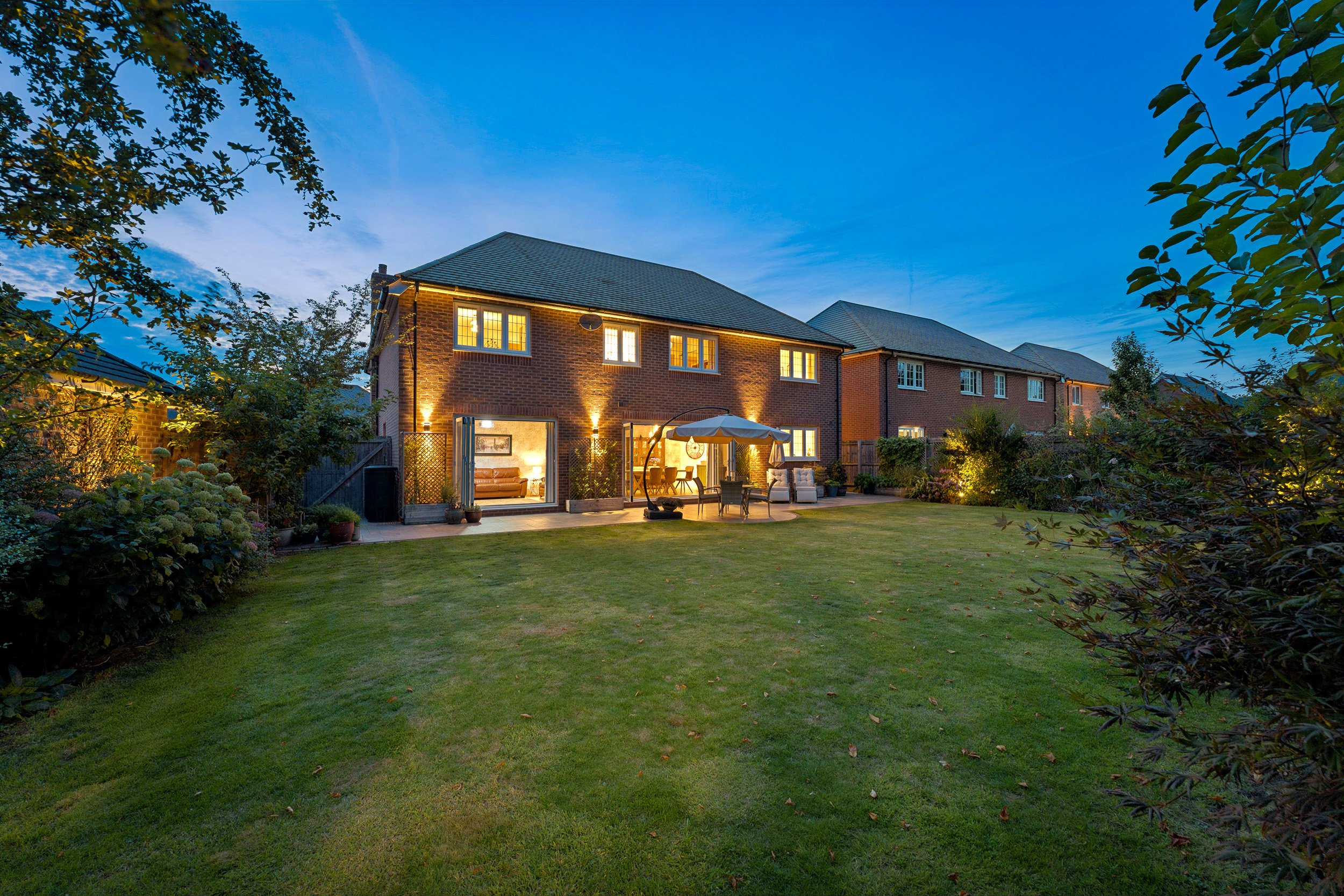 8 STIRLING CLOSE TWILIGHTS-21.jpg