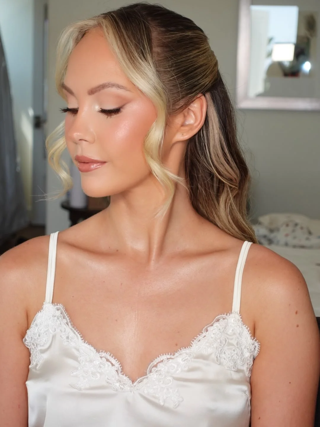 How is she so perfect ?! 💍🌟🤍 congratulations to beautiful Brooke @brookemojarro 🤍 Bridal Glam by me 🤍 
.
.
.
.
#bridalmakeup #weddingmakeup #weddingmakeupandhair #laweddingmakeupartist #laweddinghairstylist