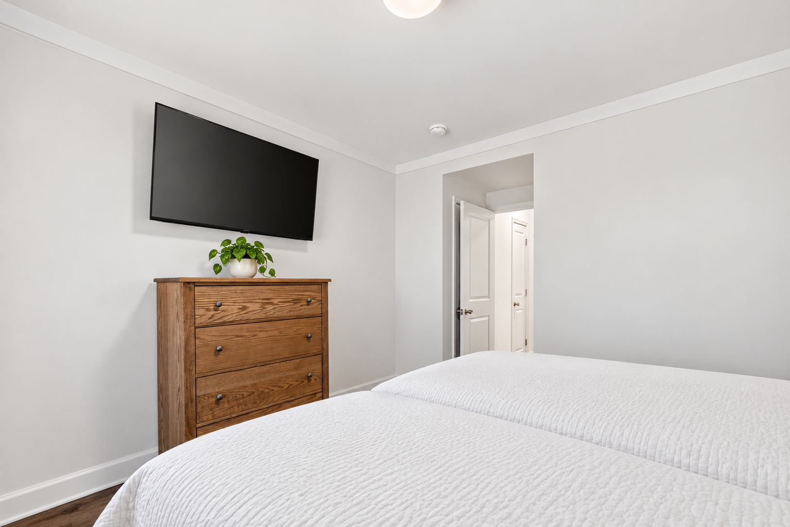 The Serenity | 1 Bedroom Queen Suite