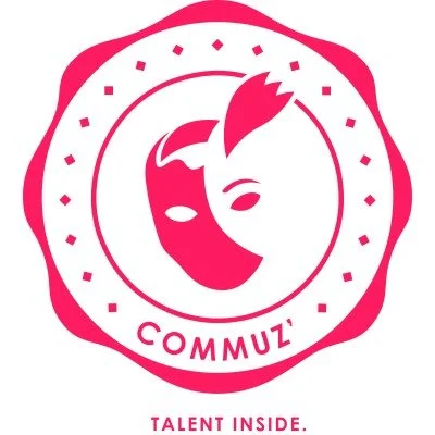Logo avec une horloge, un visage féminin stylisé et le texte 'COMMUZ' et 'TALENT INSIDE'.