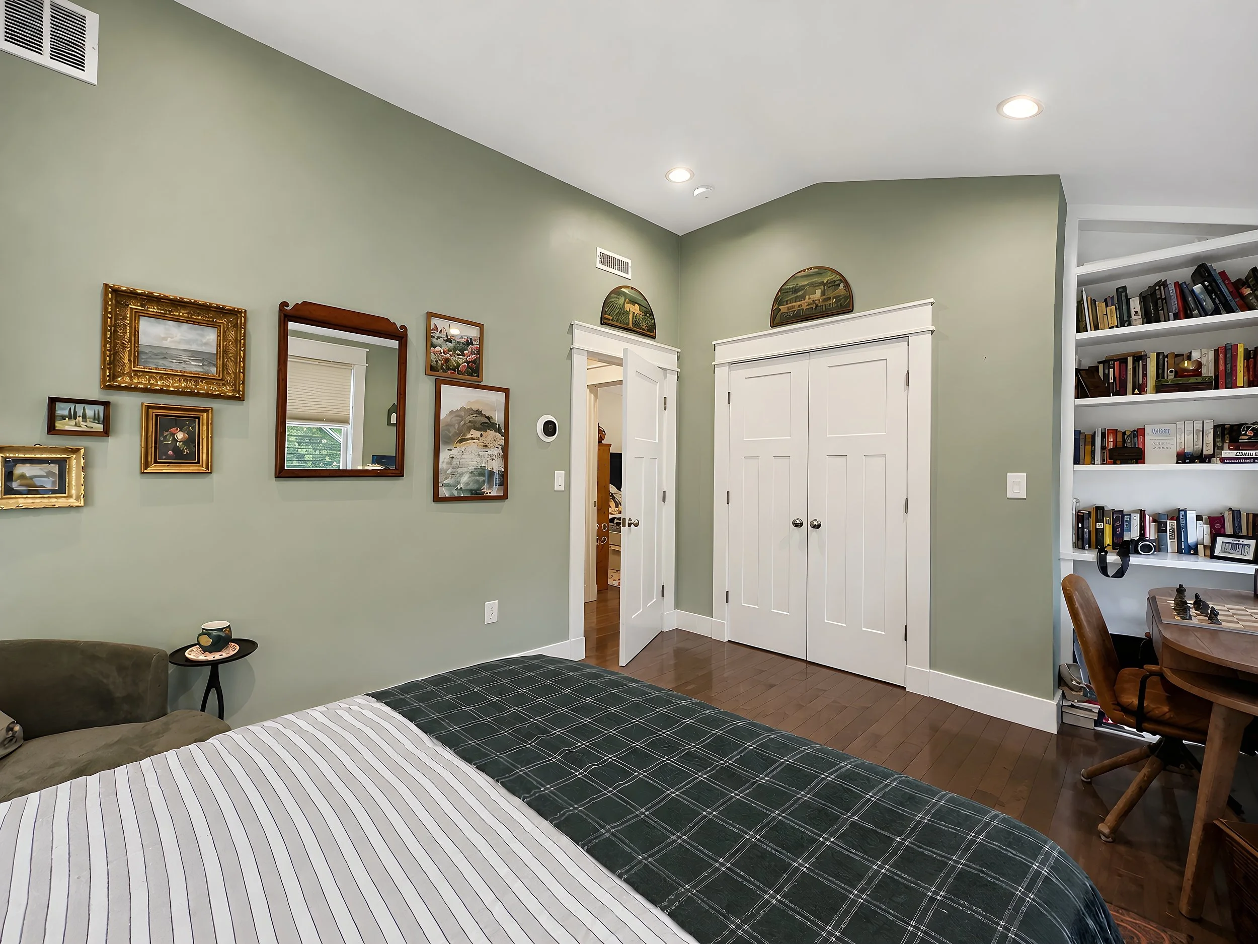 175Highland_IMG_1308_Bedroom2.jpg