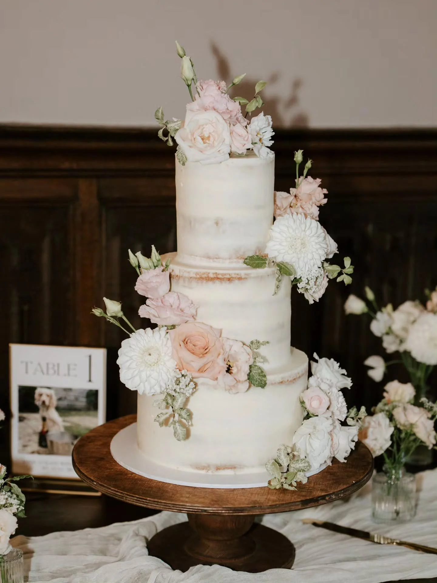 Edited now i know the cake maker! @lucas_cakes

I don&rsquo;t know who made this cake, so if it was you, please shout and I&rsquo;ll tag you!

What I wanted to point out is how they&rsquo;ve used the selection of flowers I provided to the absolute ma