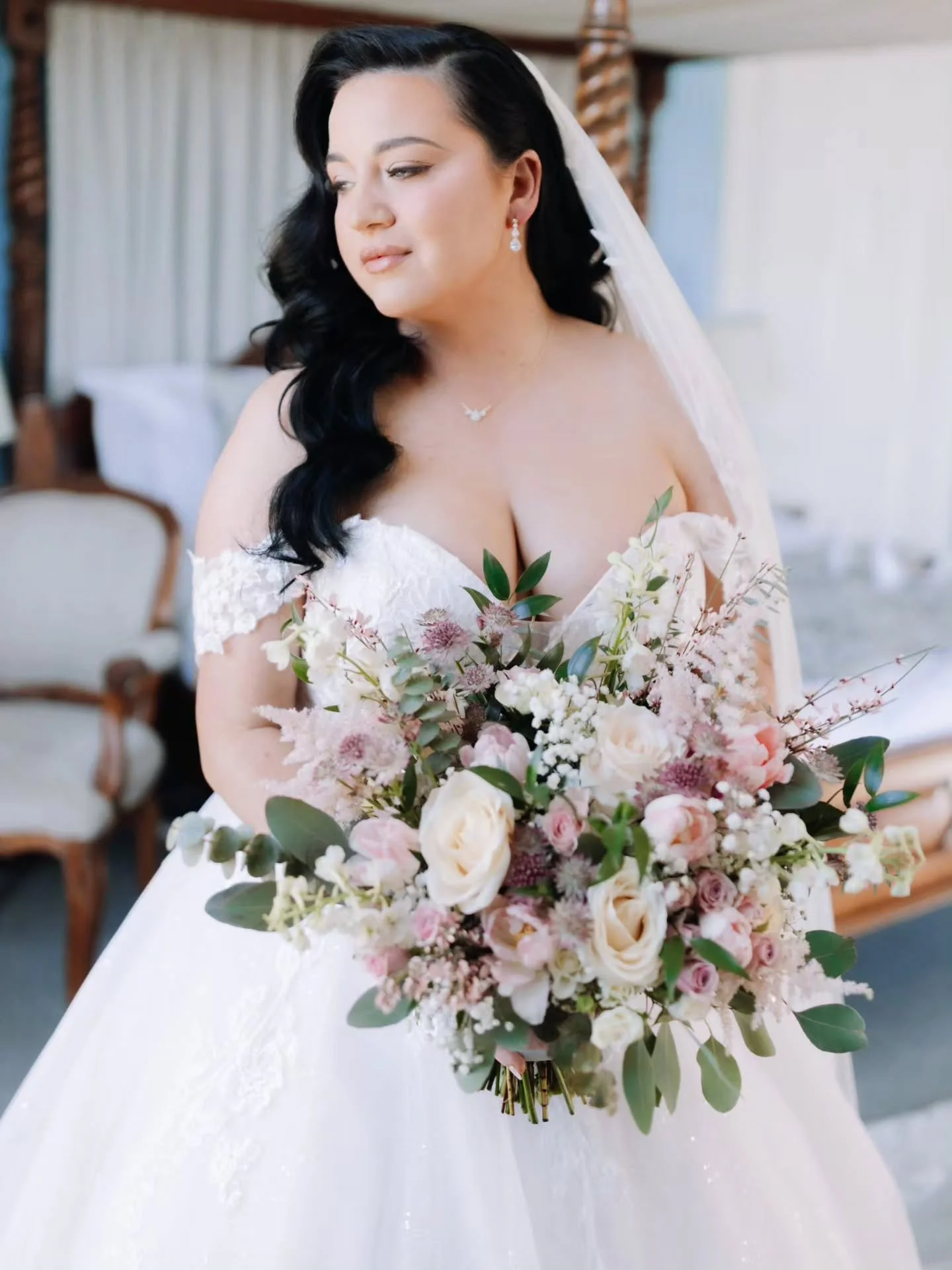 A beautiful March wedding using my Simply Miss Fleur wedding package.

Can you tell this was a package? Nope, me neither!

Beautiful flowers, made easy to order, with a little extra value in the package price

Photos by @lydmilasav
Venue @fennesweddi