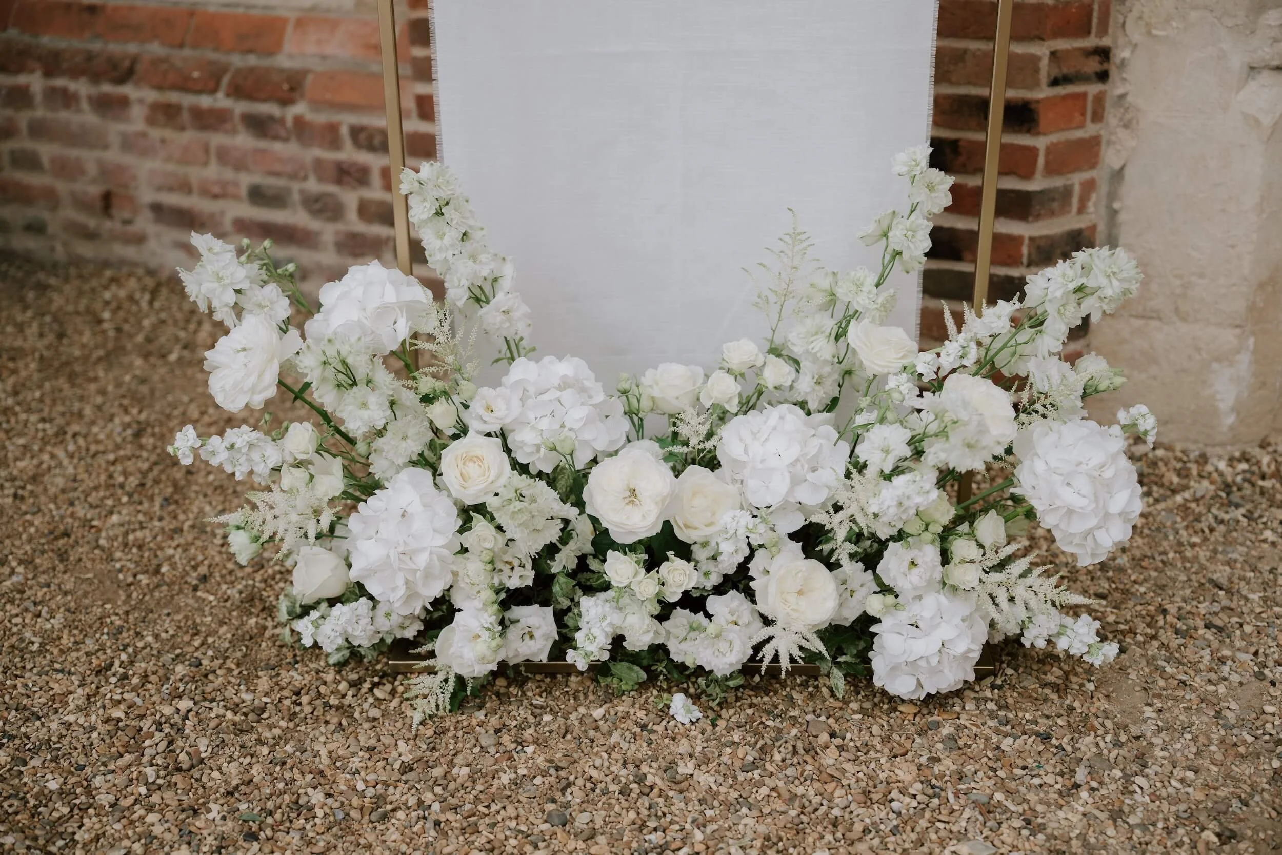 wedding-flowers-st-osyth-priory-essex-L&H-0013.jpg