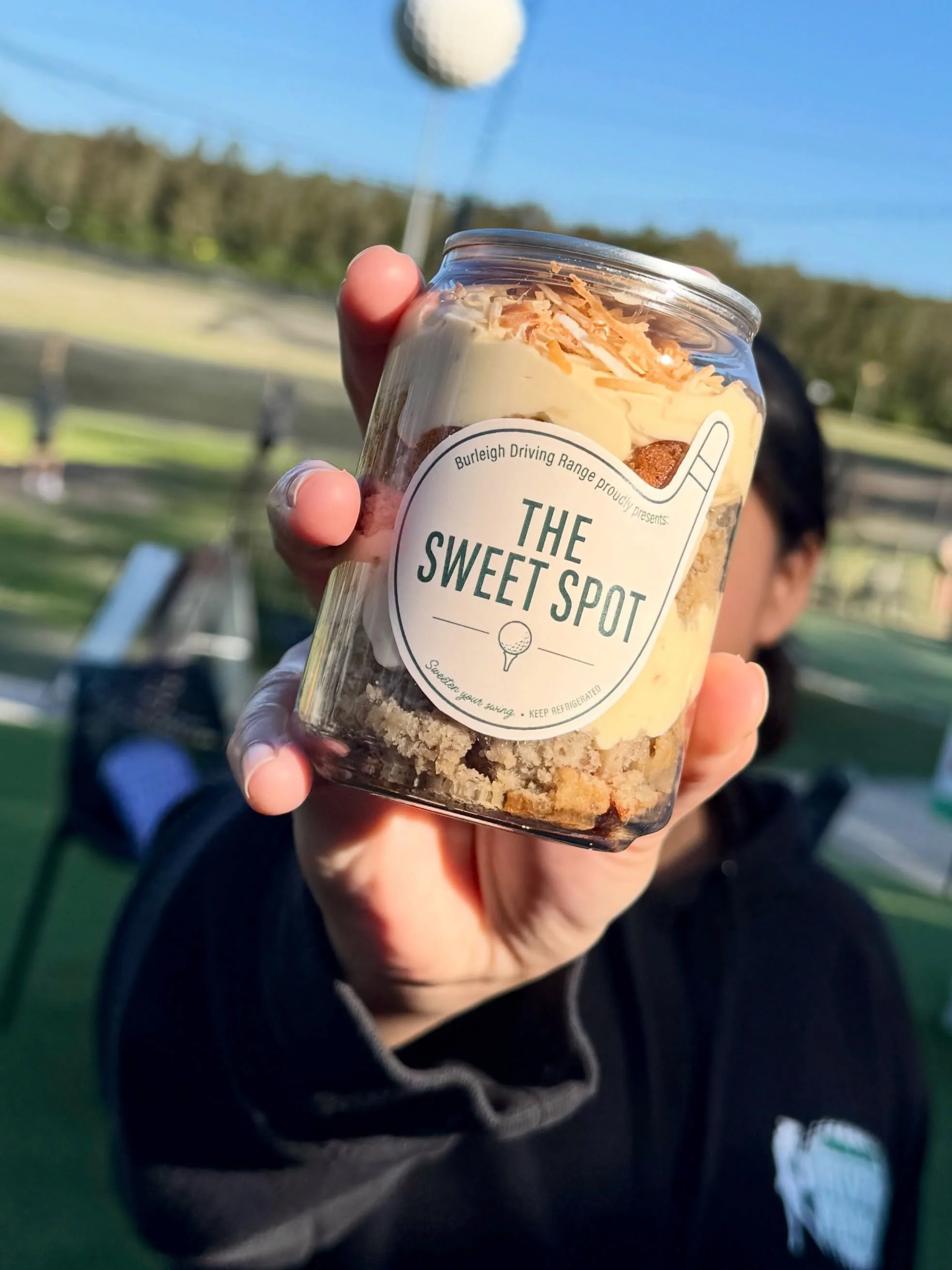 🍌 DESSERT OF THE WEEK 🍌

Layers of delicious banana muffin, creamy butterscotch cream and a generous sprinkle of toasted shredded coconut &mdash; all in one seriously indulgent dessert cup. 🤎🥥

The perfect little sweet treat after a few swings! ⛳