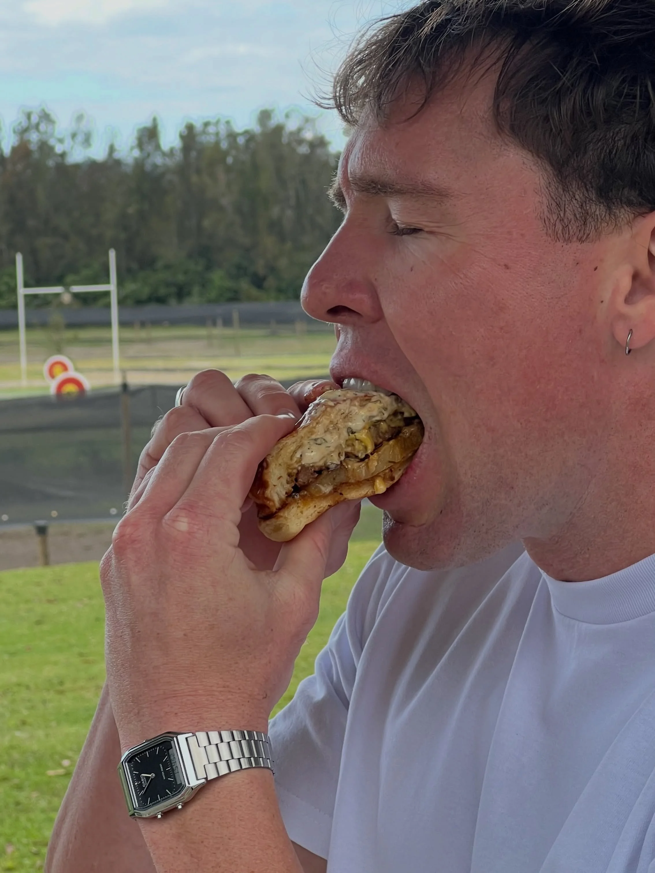 Rain doesn&rsquo;t have to stop the fun &mdash; enjoy a session in our undercover hitting bays while satisfying those burger cravings.

🍔 Good food. ⛳ Great swings.

📍 Open daily, 6:30am&ndash;8pm at Burleigh Driving Range.

#burleighdrivingrange #