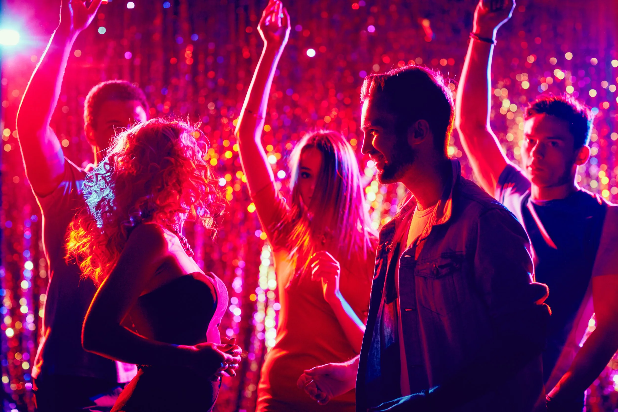 friendly-clubbers-dancing-at-party-SBI-305520015.jpg