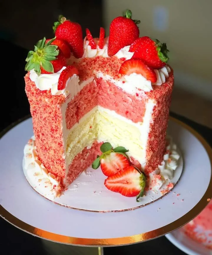 STRAWBERRY CHEESE CAKE.jpg
