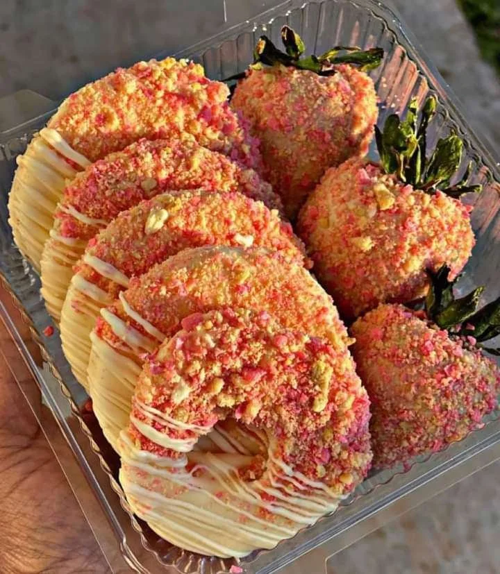 CANDY PINEAPPLE.jpg
