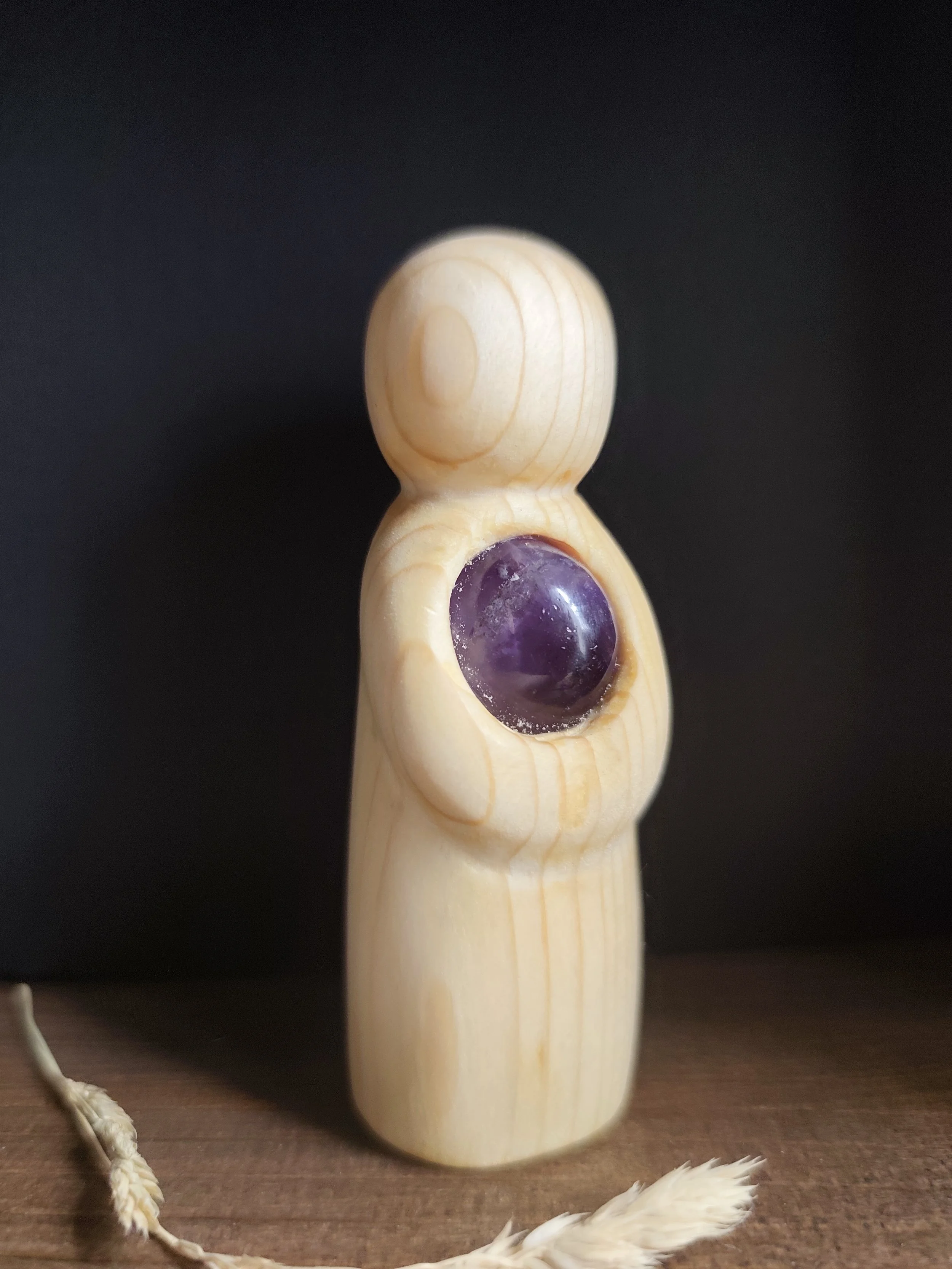 Ray of Hope  – Hand‑carved Irish pine keeper- Ray of Hope (amethyst)
