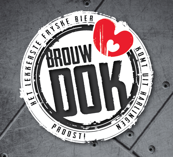 Logo van Brouw DOK met tekst en een rood hart in een cirkel, op een grijze achtergrond