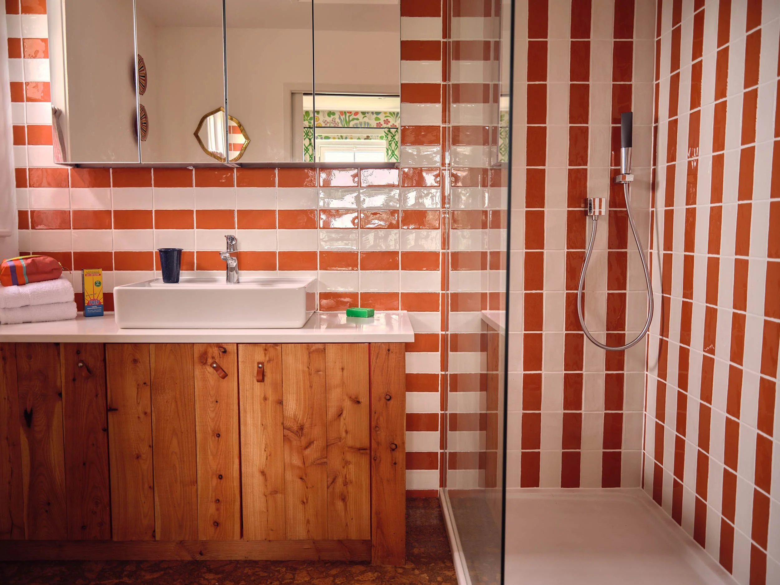 ENSUITE SHOWER (BEDROOM THREE)