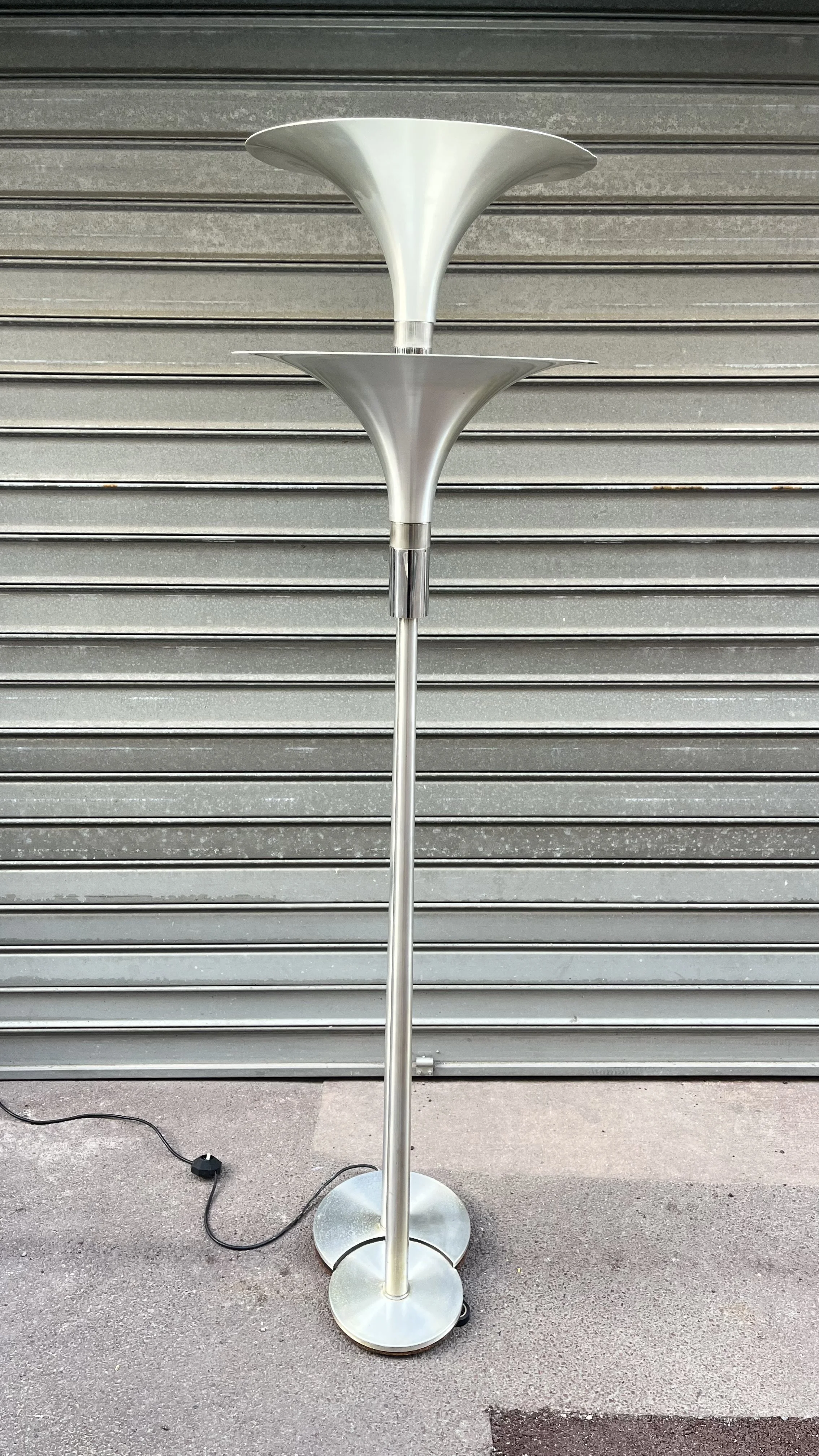 Double lampadaire vintage en aluminium brossé, deux socles ronds emboîtés