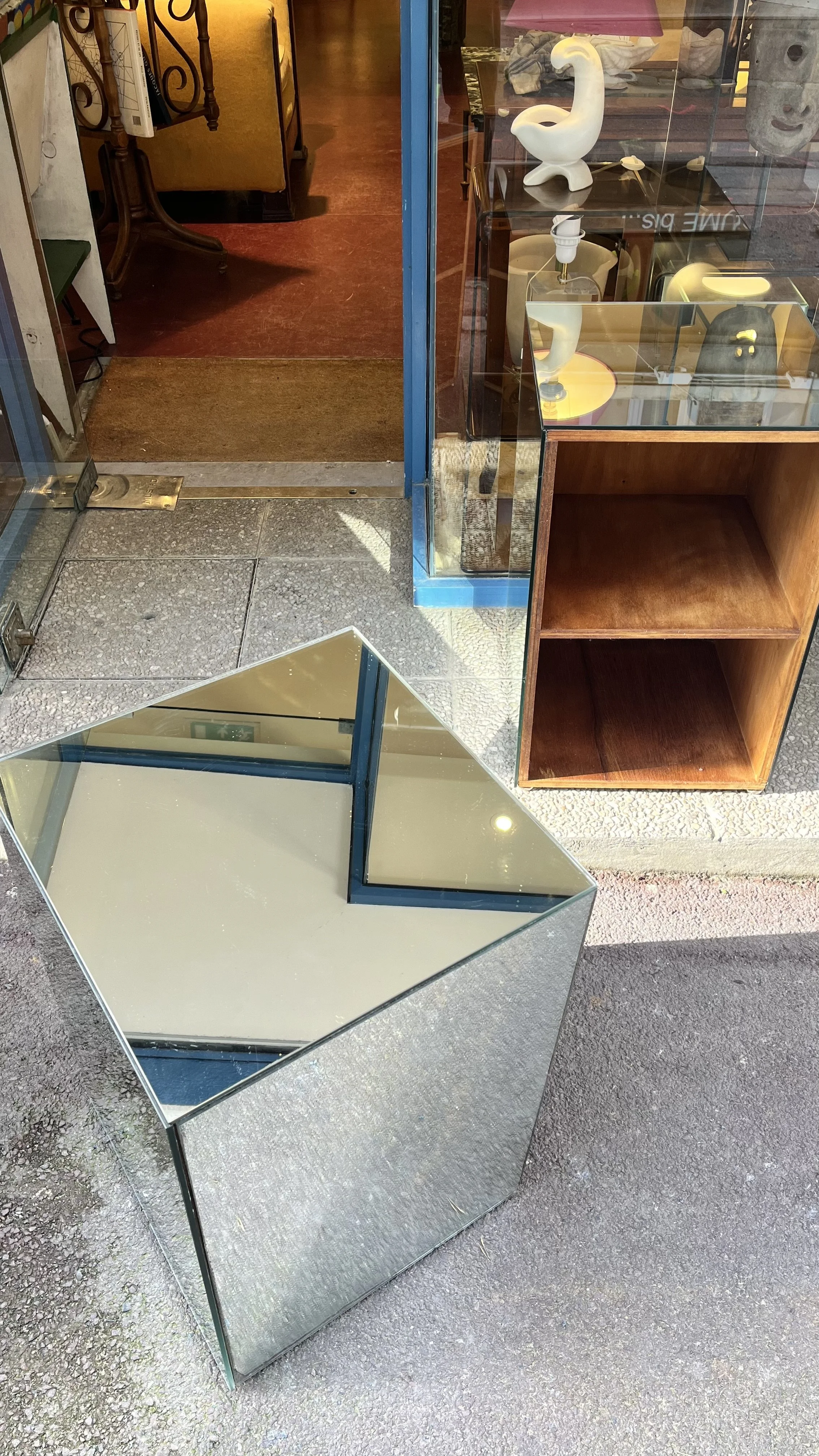 Paire de chevets en miroir, vue de détail