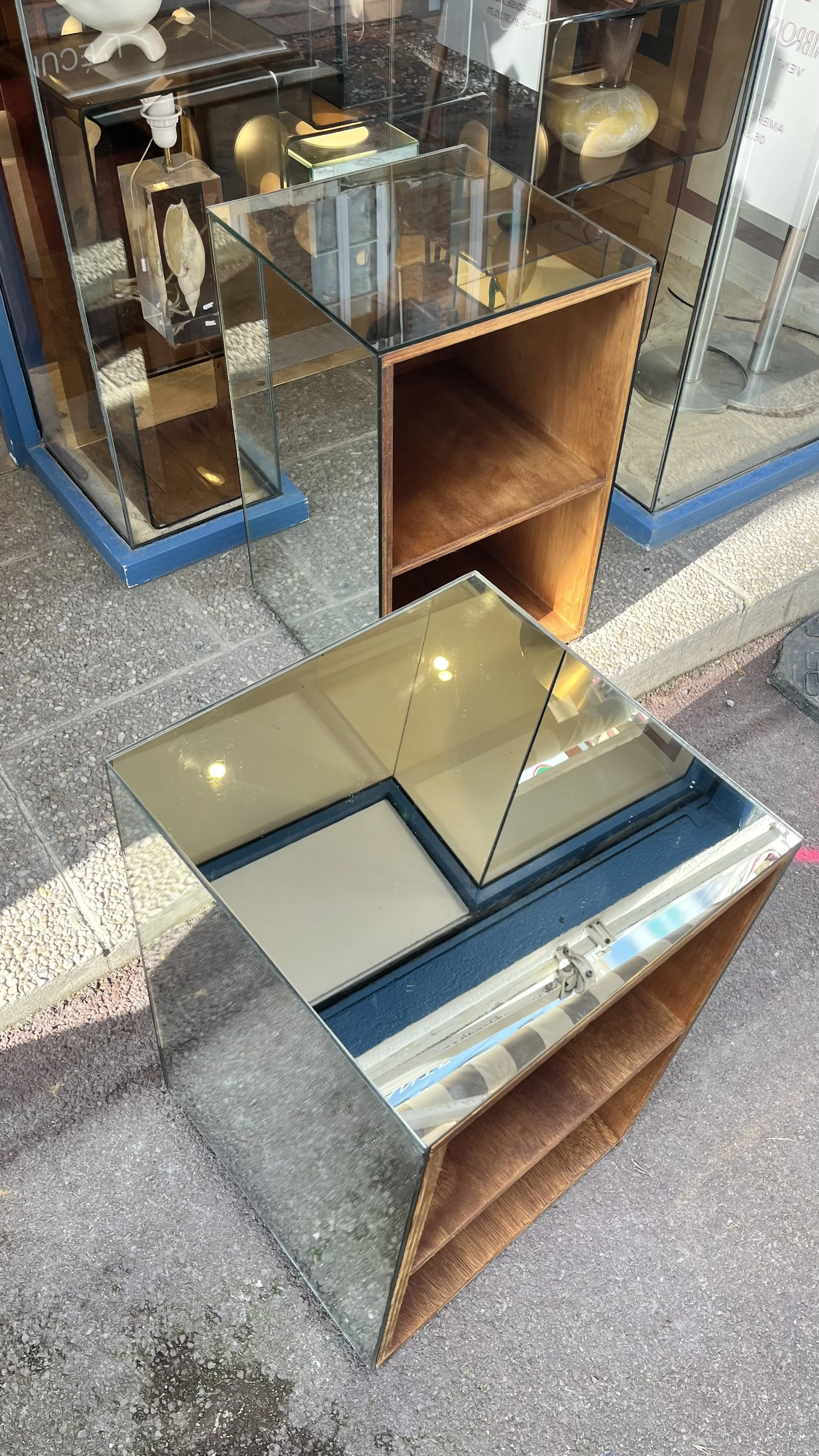 Paire de chevets en miroir, vue de détail